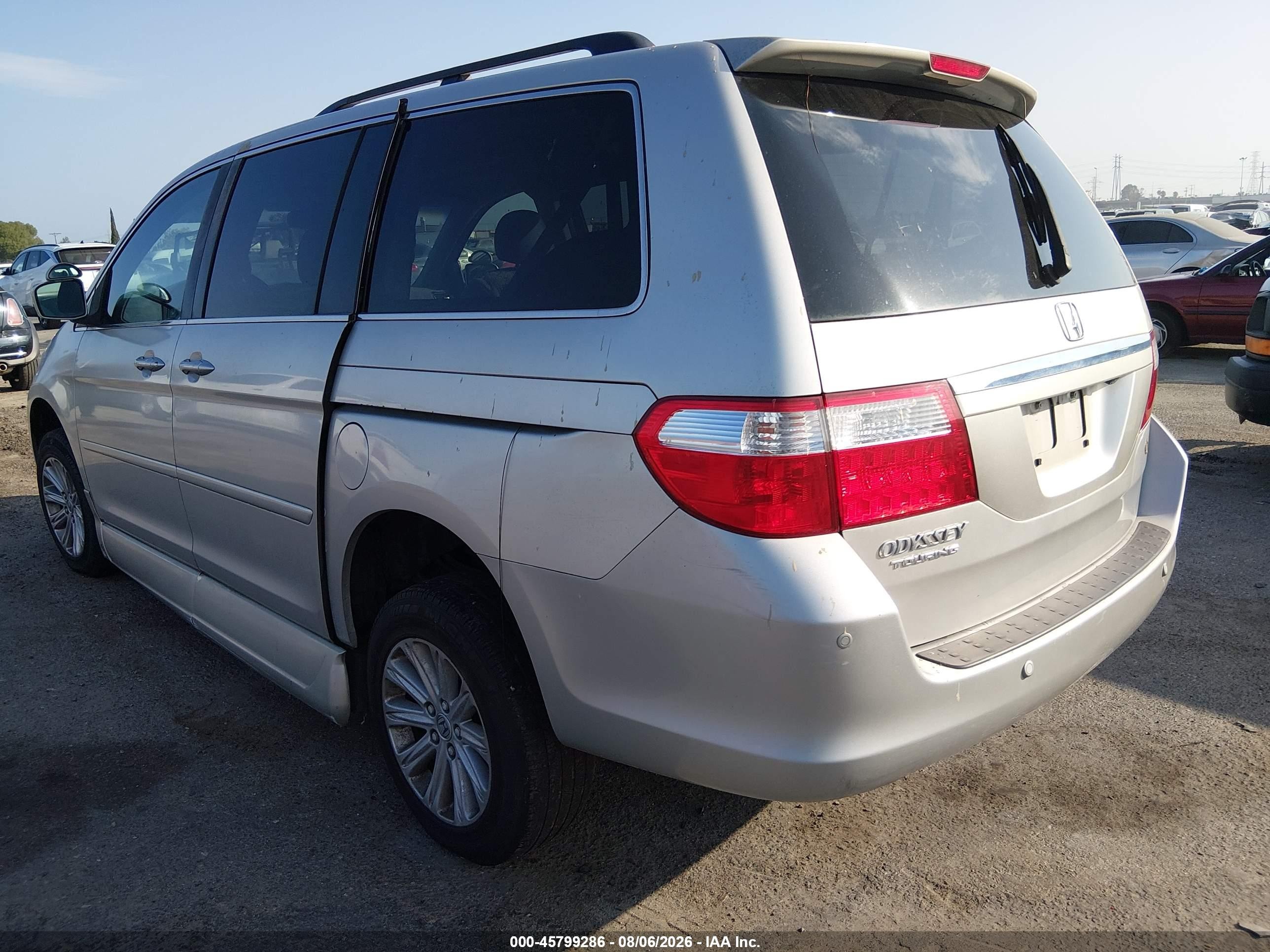2007 Honda Odyssey Touring Silver vin: 5FNRL38847B057520