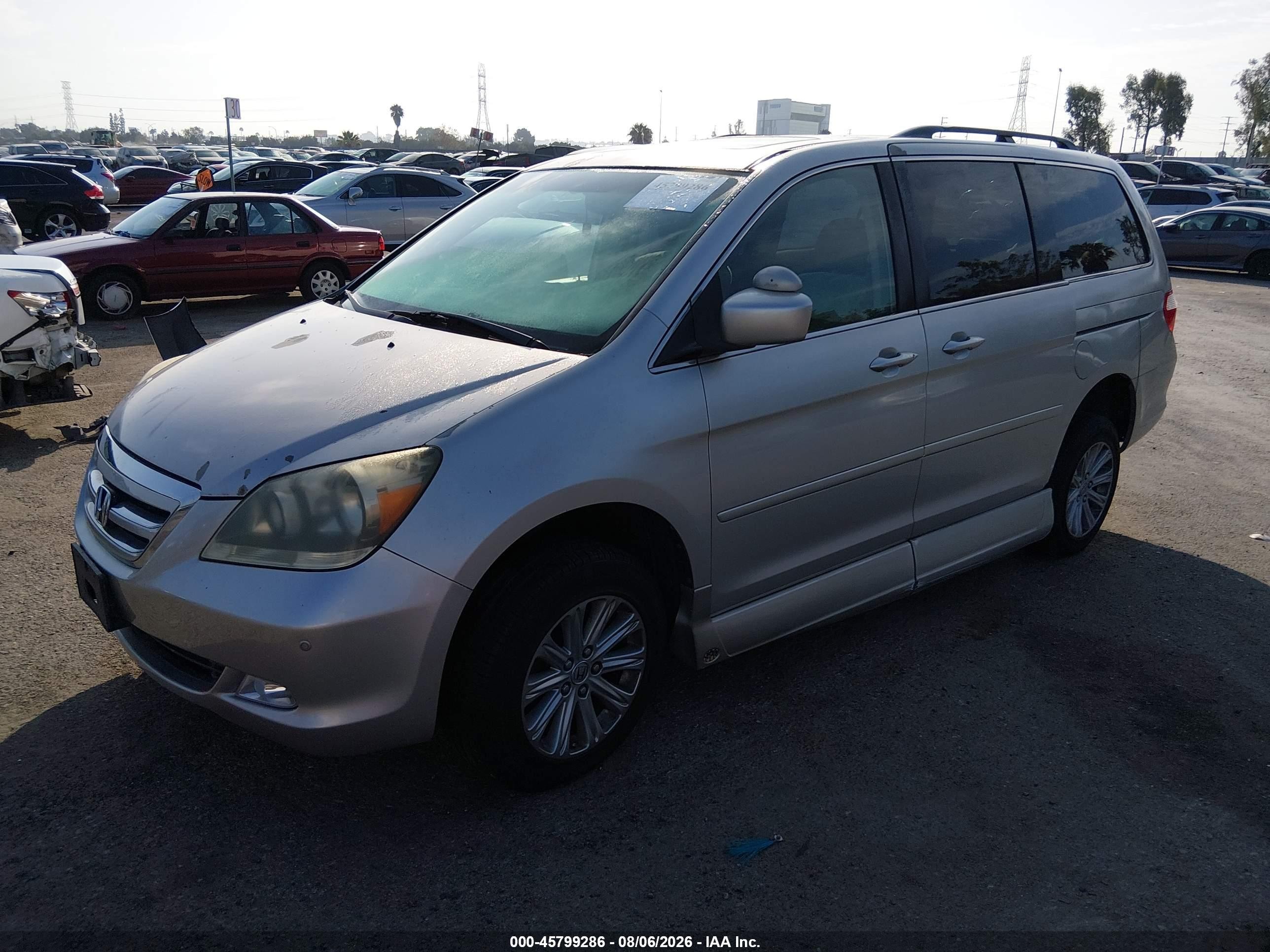 2007 Honda Odyssey Touring Silver vin: 5FNRL38847B057520
