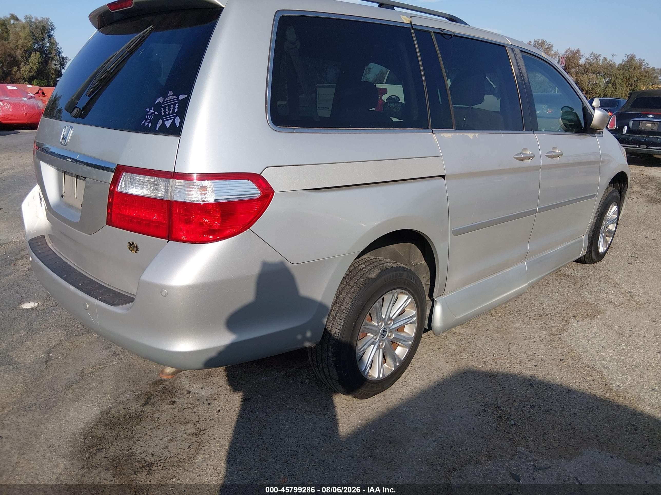 2007 Honda Odyssey Touring Silver vin: 5FNRL38847B057520