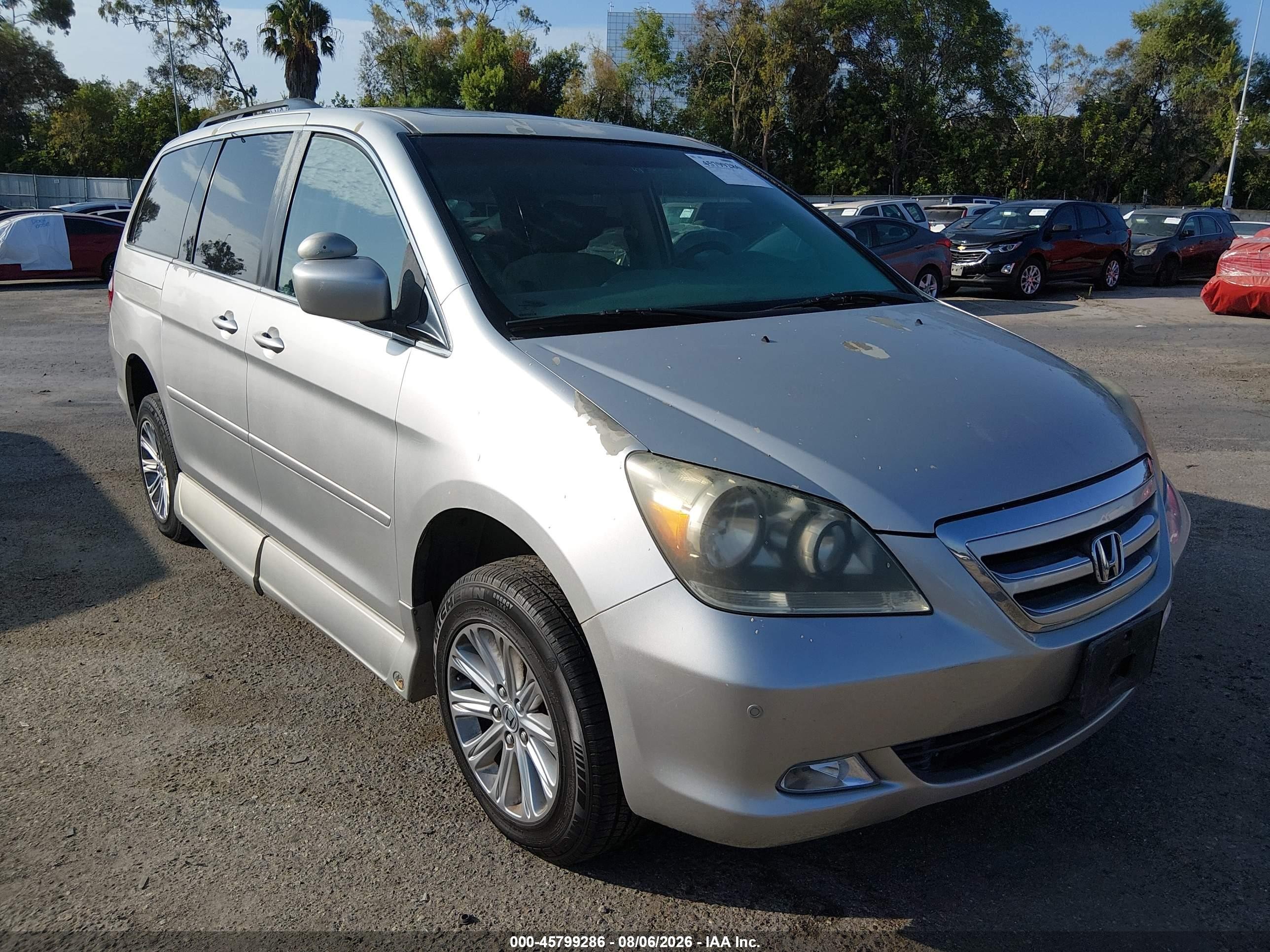 2007 Honda Odyssey Touring Silver vin: 5FNRL38847B057520