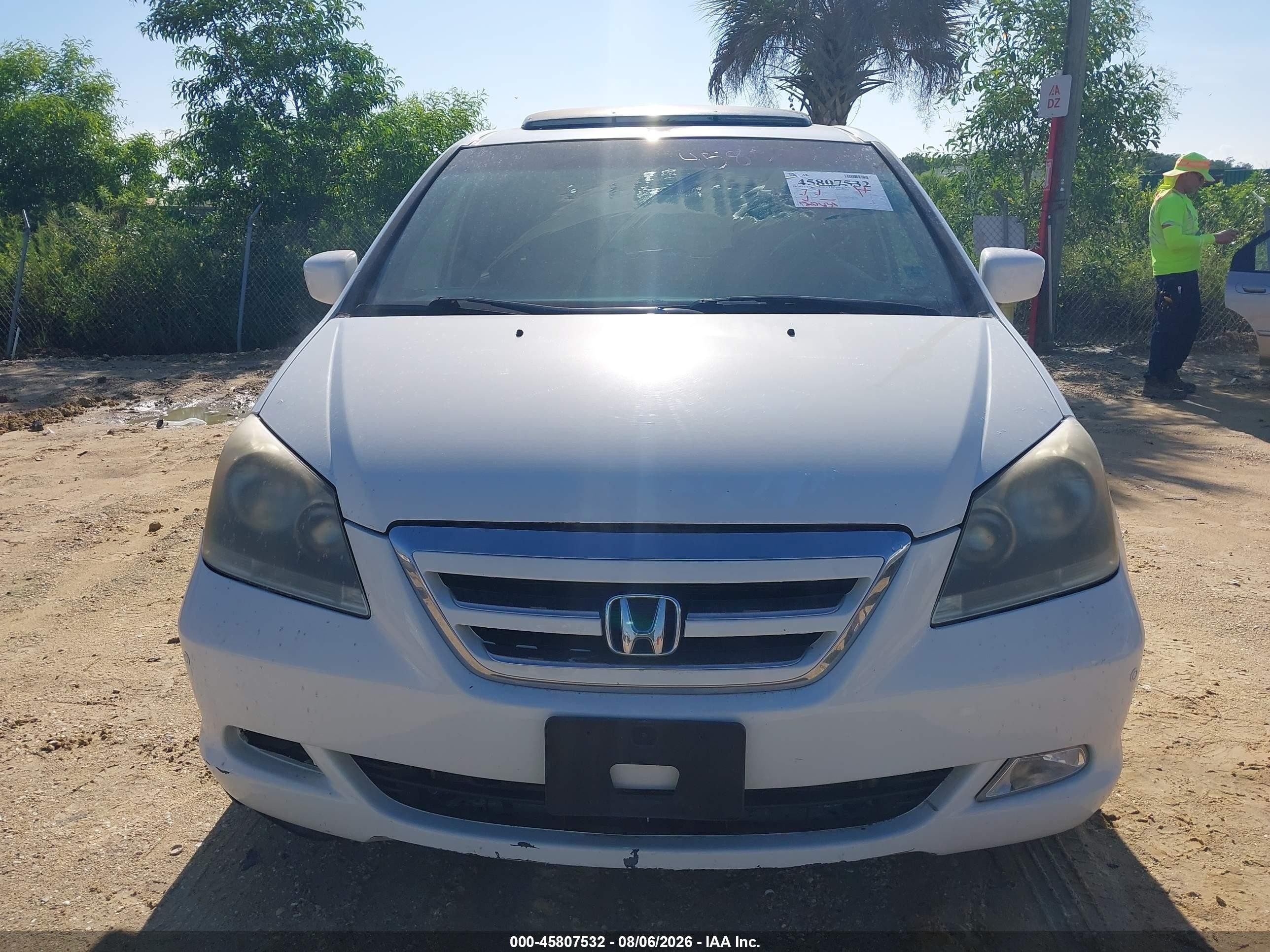 2007 Honda Odyssey Touring White vin: 5FNRL38847B069697