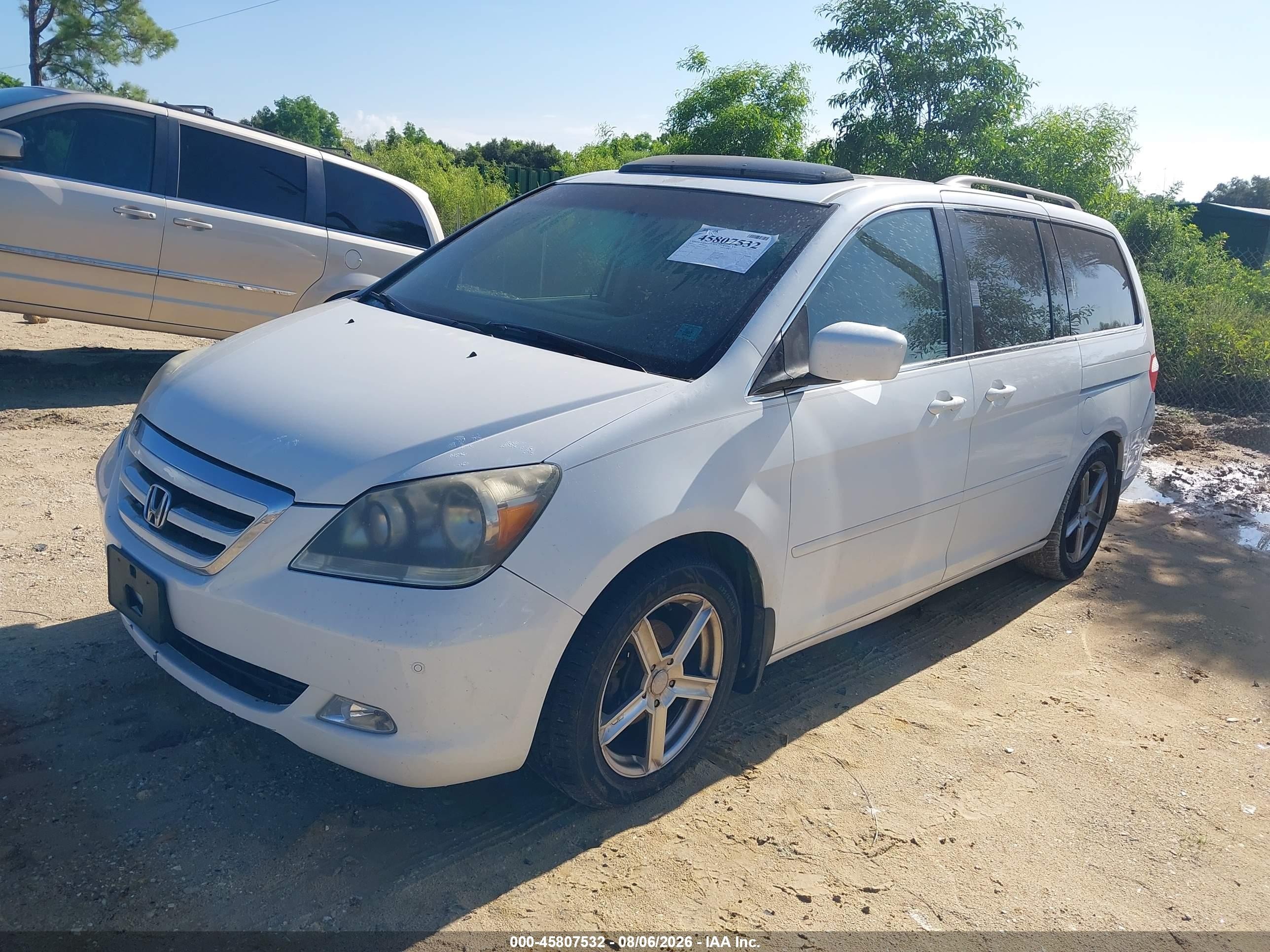 2007 Honda Odyssey Touring White vin: 5FNRL38847B069697