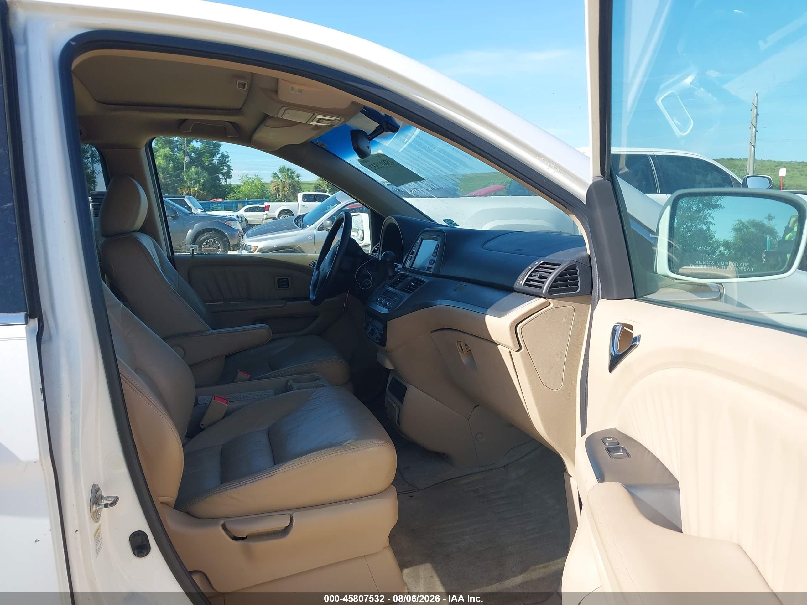 2007 Honda Odyssey Touring White vin: 5FNRL38847B069697