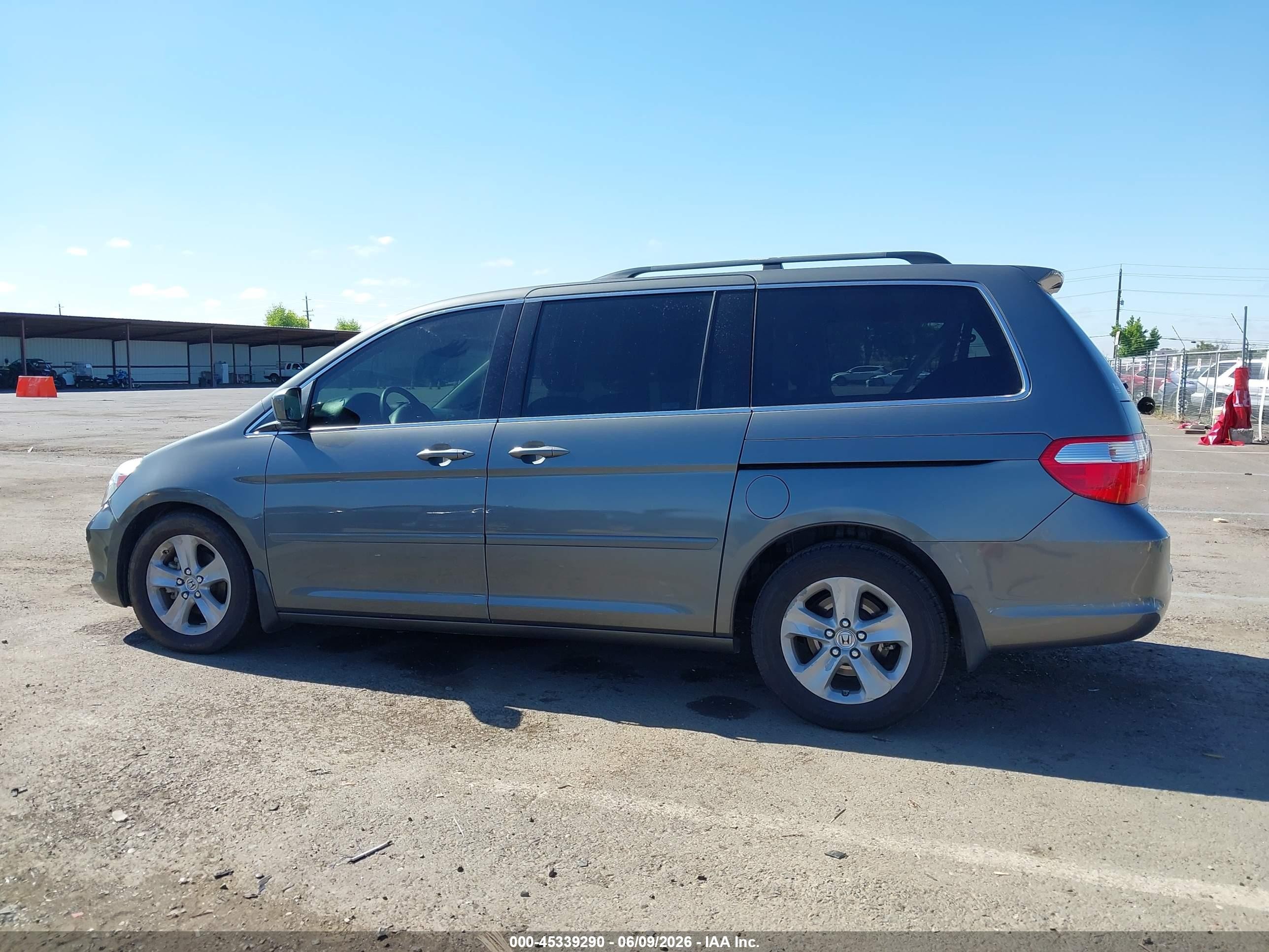 2007 Honda Odyssey Touring Gray vin: 5FNRL38847B124195