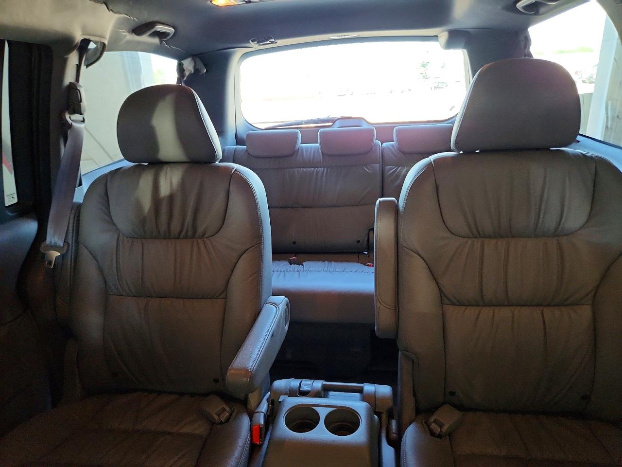 2008 Honda Odyssey Touring Silver vin: 5FNRL38848B010165