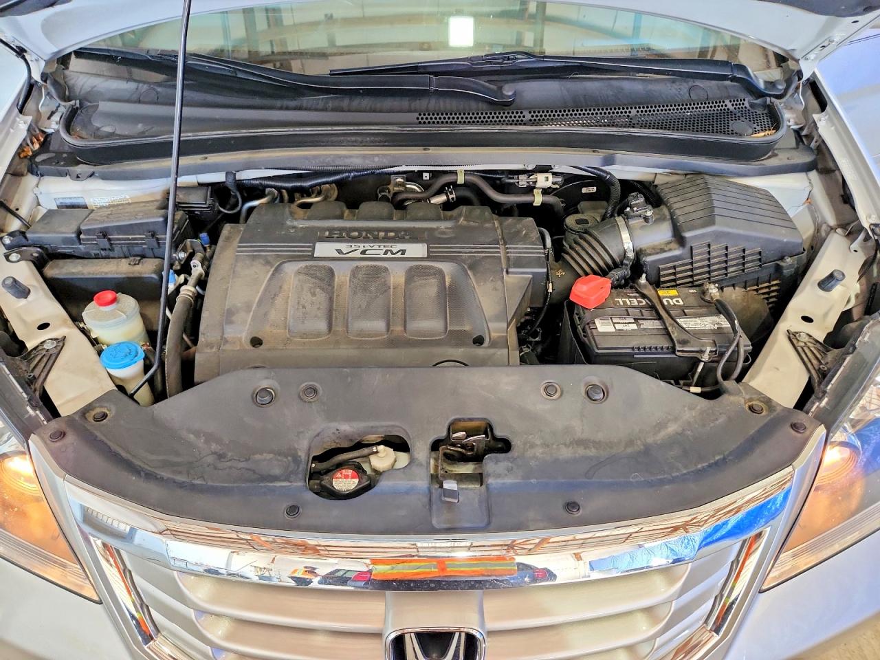 2008 Honda Odyssey Touring Silver vin: 5FNRL38848B010165