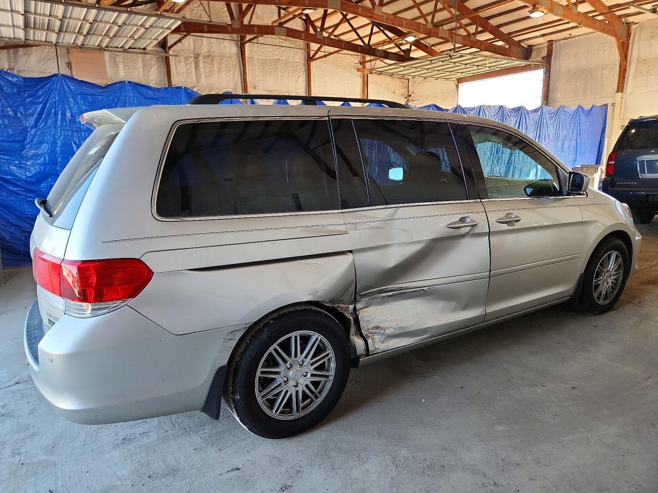 2008 Honda Odyssey Touring Silver vin: 5FNRL38848B010165