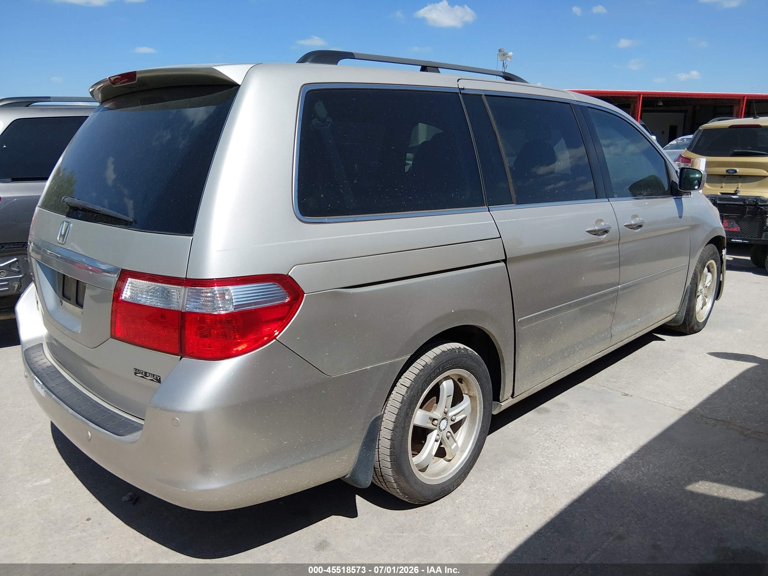 2006 Honda Odyssey Touring Silver vin: 5FNRL38856B053815