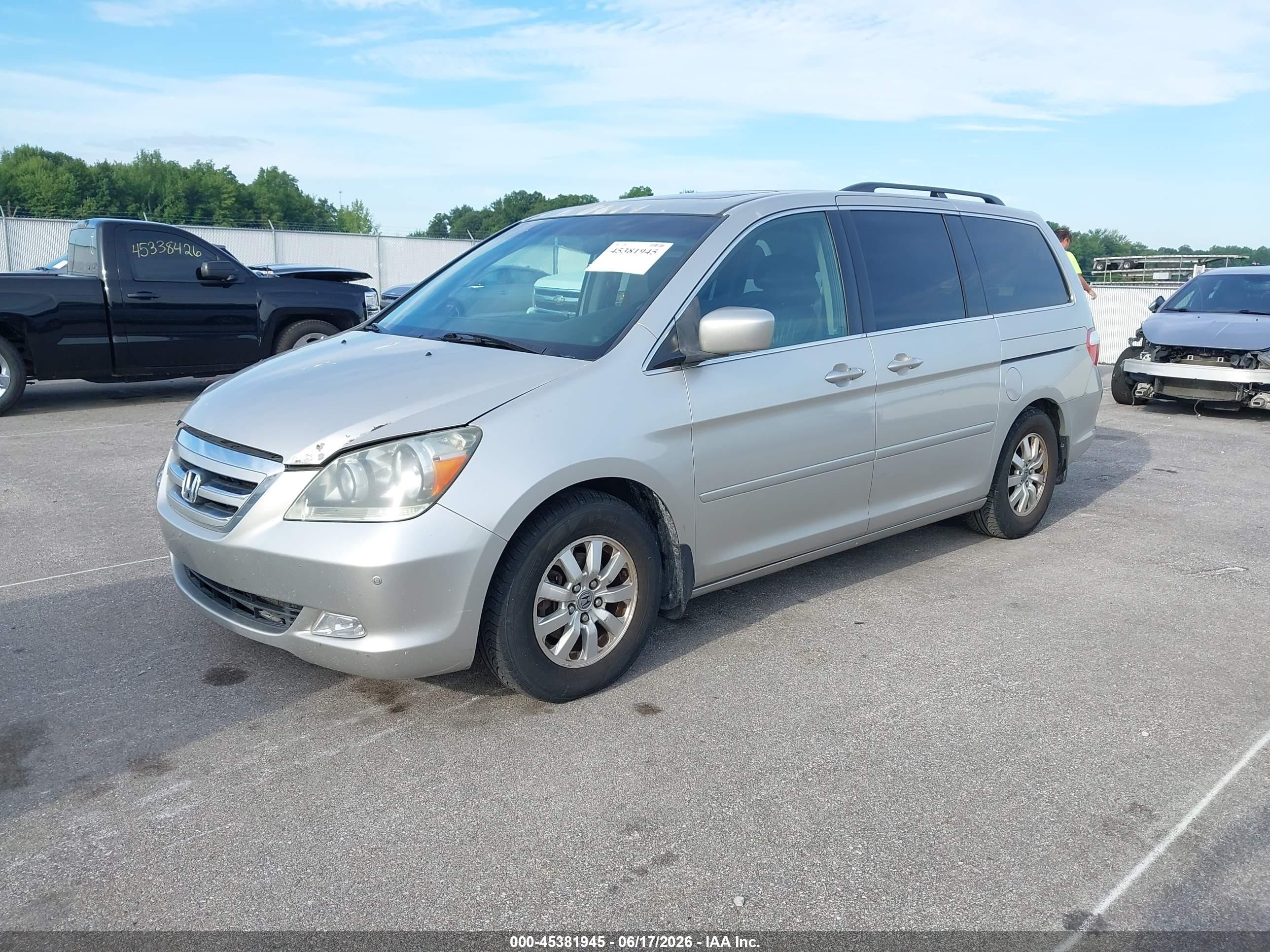 2007 Honda Odyssey Touring Silver vin: 5FNRL38857B124898