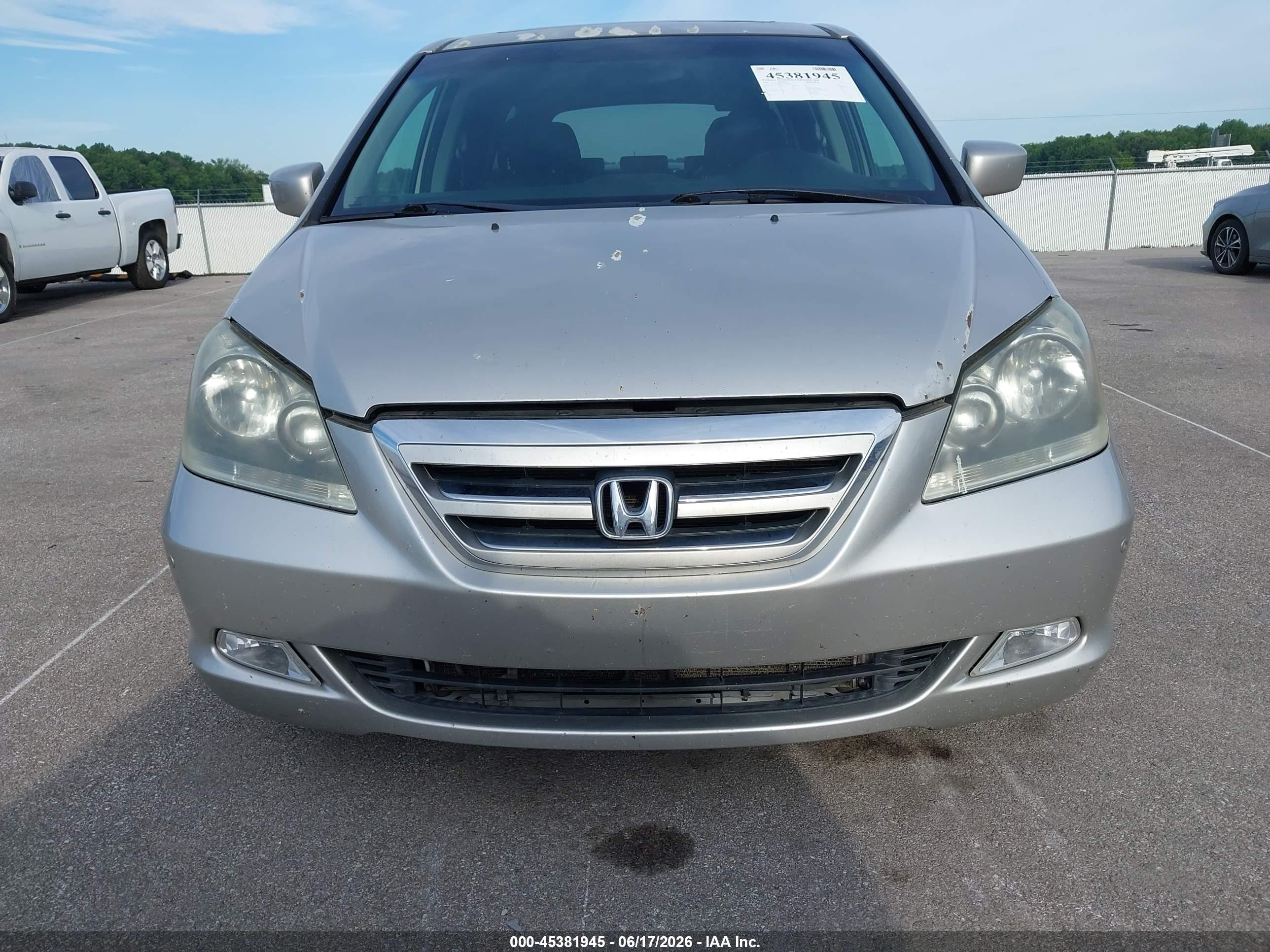 2007 Honda Odyssey Touring Silver vin: 5FNRL38857B124898