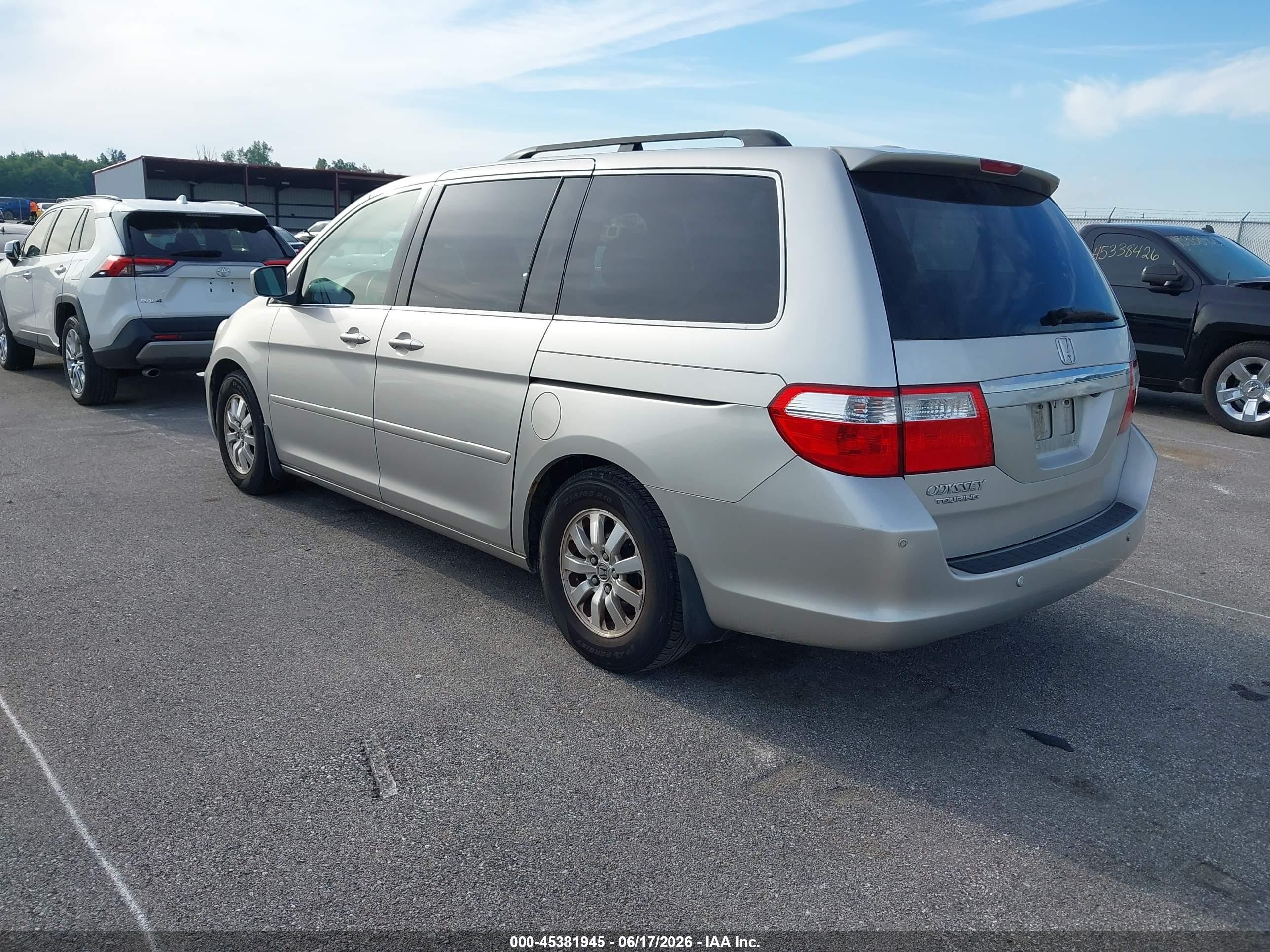 2007 Honda Odyssey Touring Silver vin: 5FNRL38857B124898