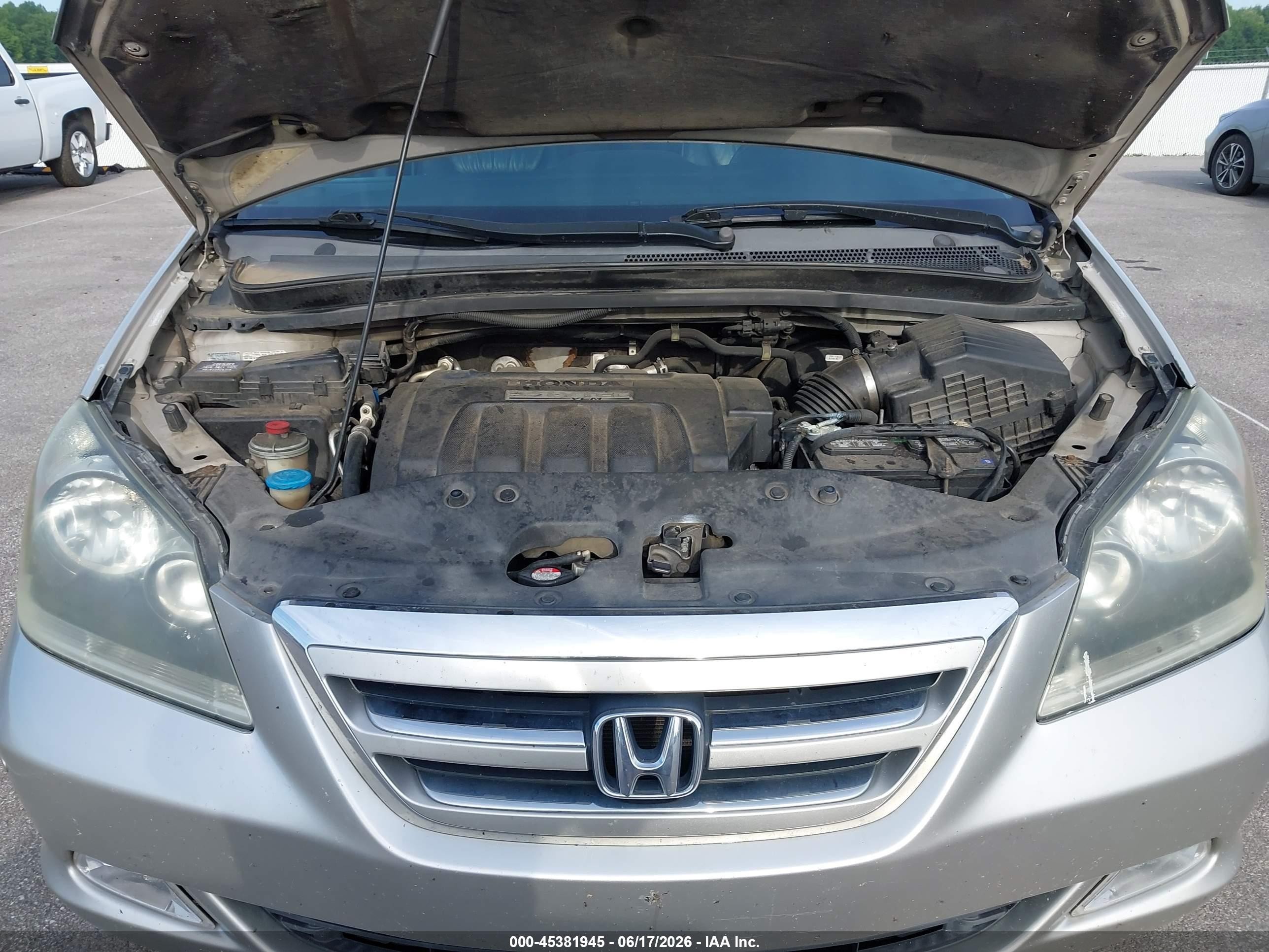 2007 Honda Odyssey Touring Silver vin: 5FNRL38857B124898