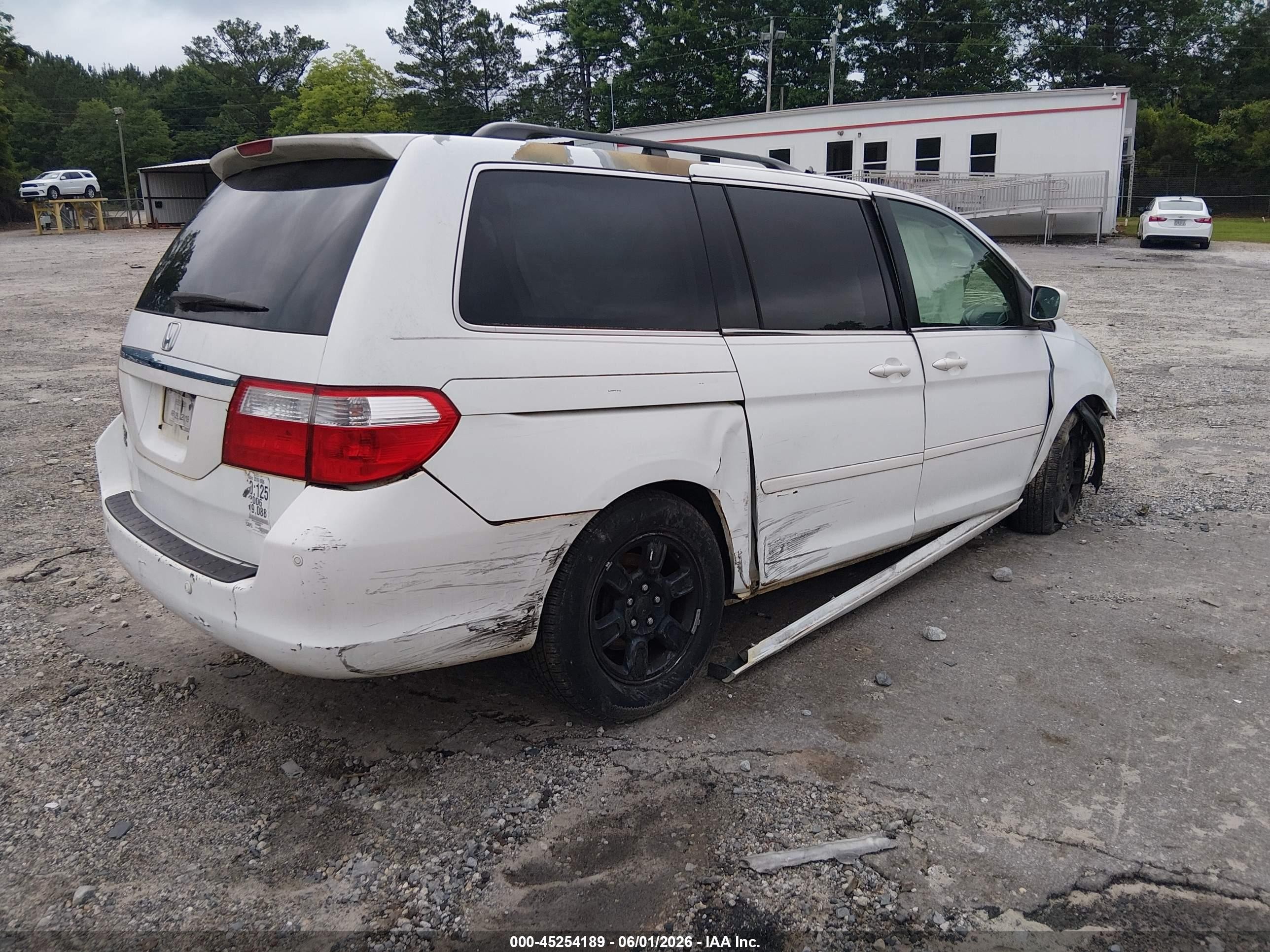 2006 Honda Odyssey Touring White vin: 5FNRL38866B005689