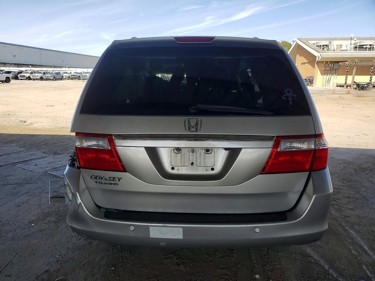 2007 Honda Odyssey Touring Silver vin: 5FNRL38867B061018