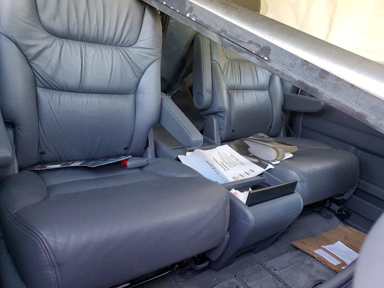 2007 Honda Odyssey Touring Silver vin: 5FNRL38867B061018