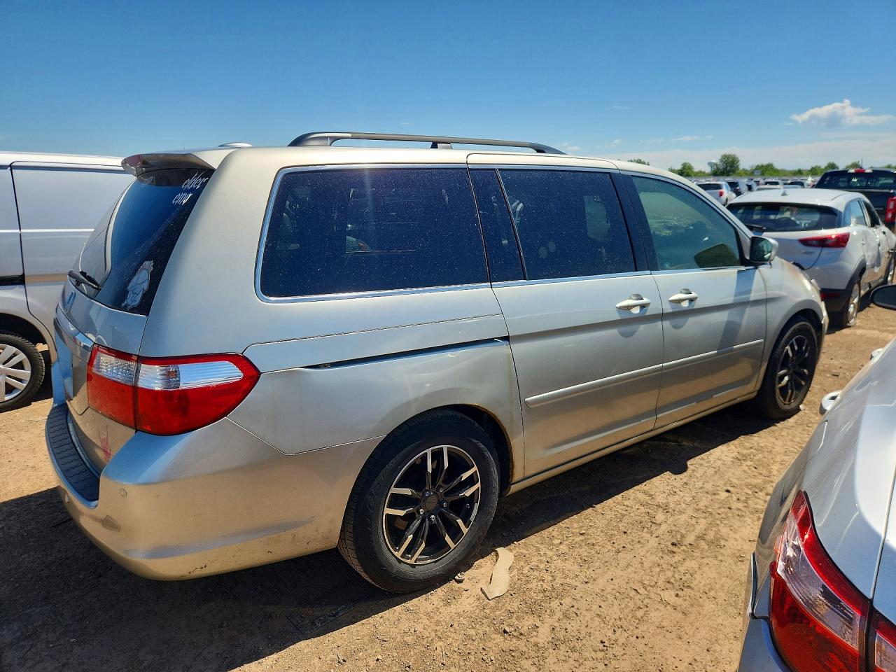 2007 Honda Odyssey Touring Silver vin: 5FNRL38867B076263