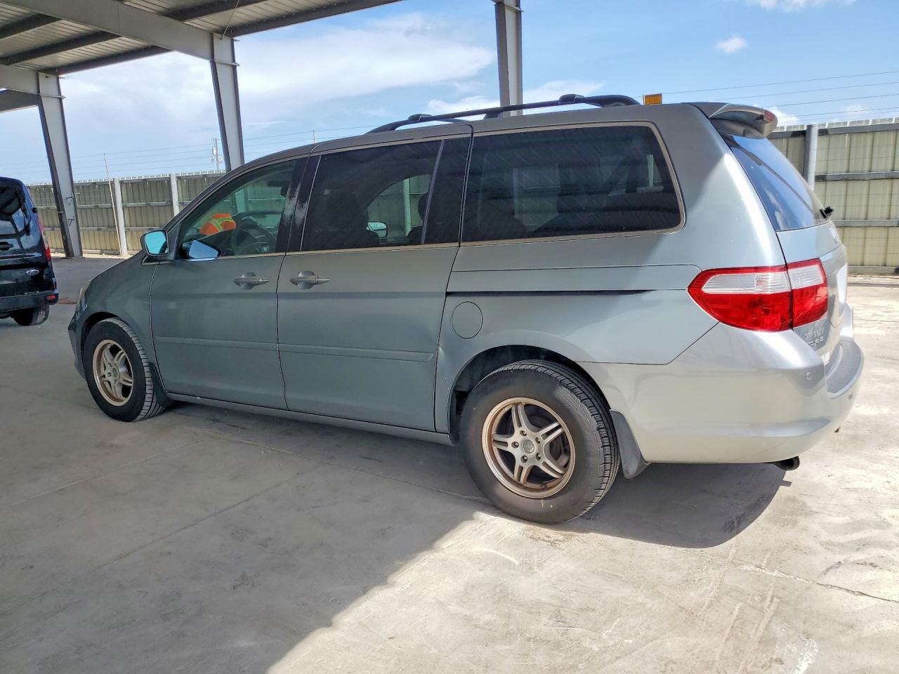 2007 Honda Odyssey Touring Silver vin: 5FNRL38867B089255