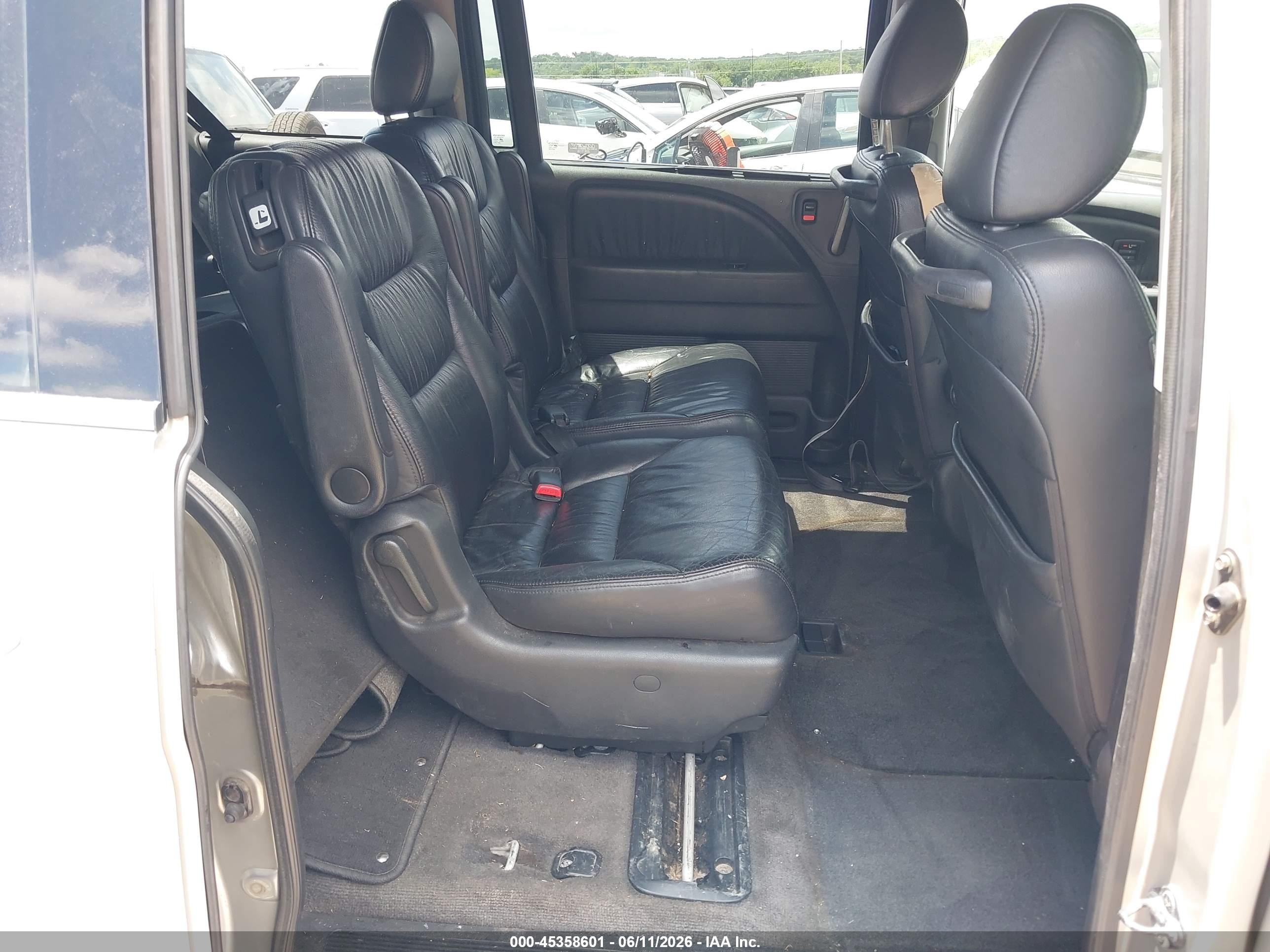 2008 Honda Odyssey Touring Silver vin: 5FNRL38868B022172