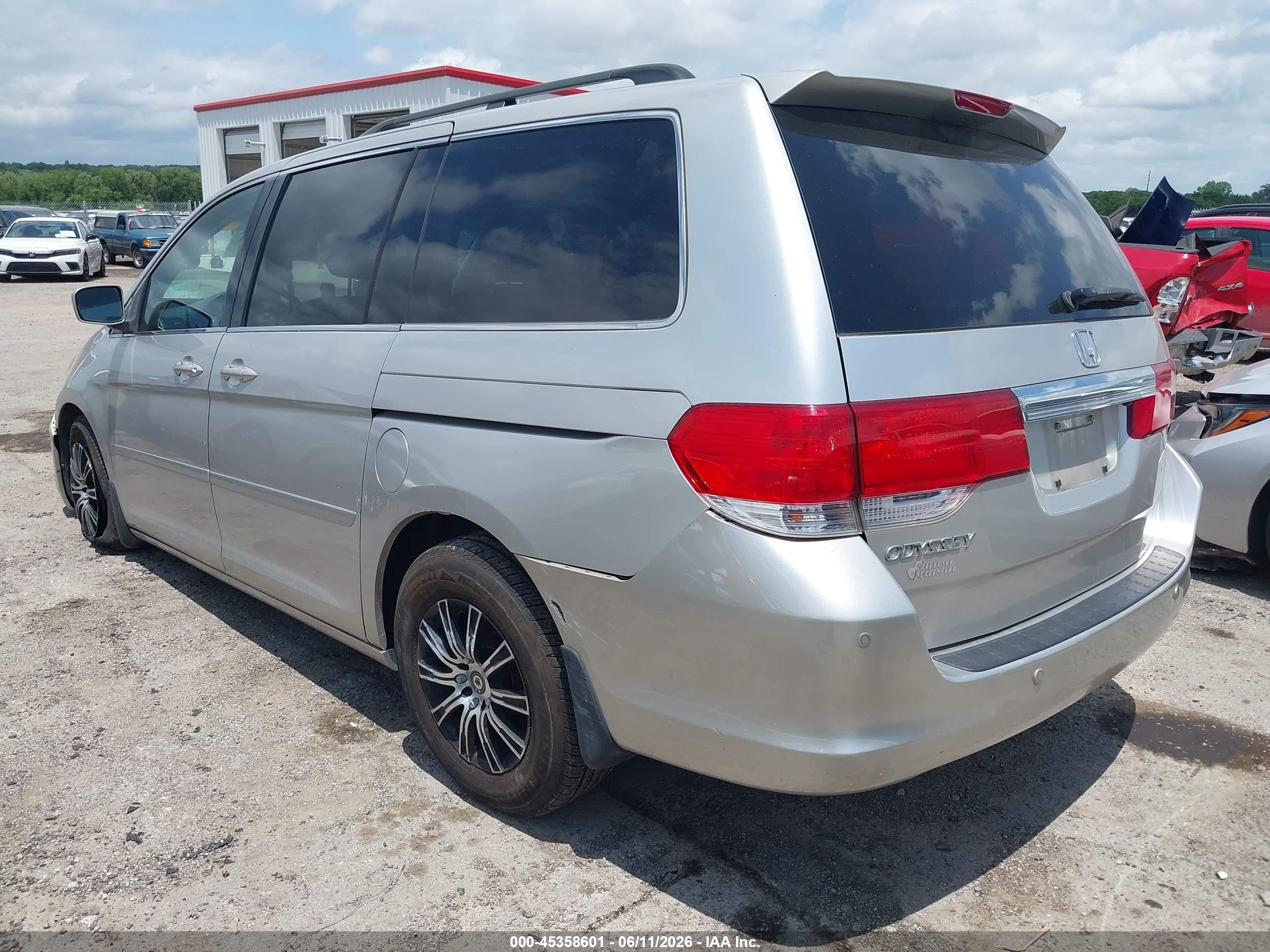 2008 Honda Odyssey Touring Silver vin: 5FNRL38868B022172