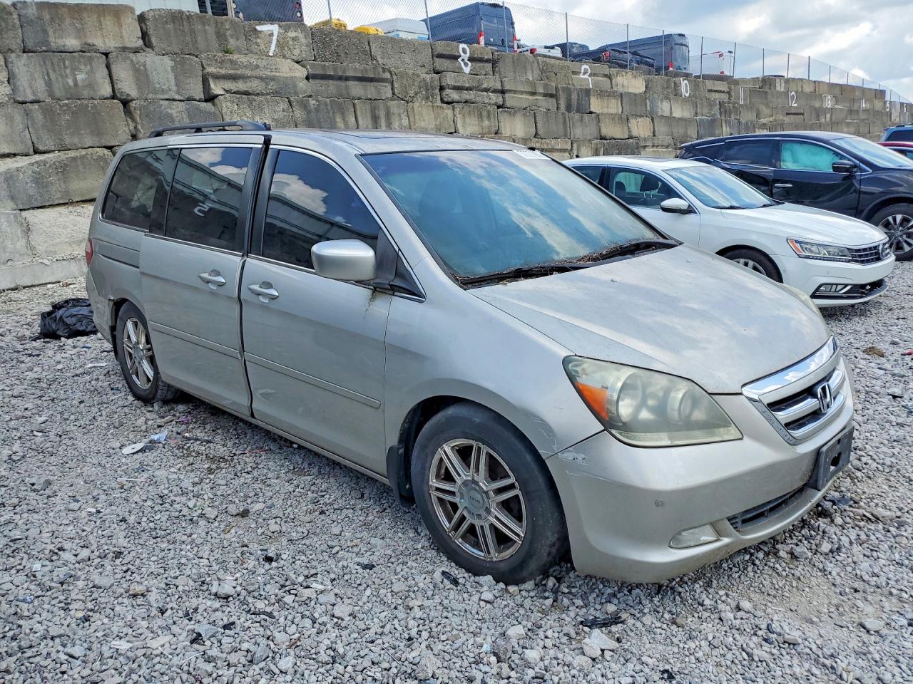2005 Honda Odyssey Touring Tan vin: 5FNRL38875B039607
