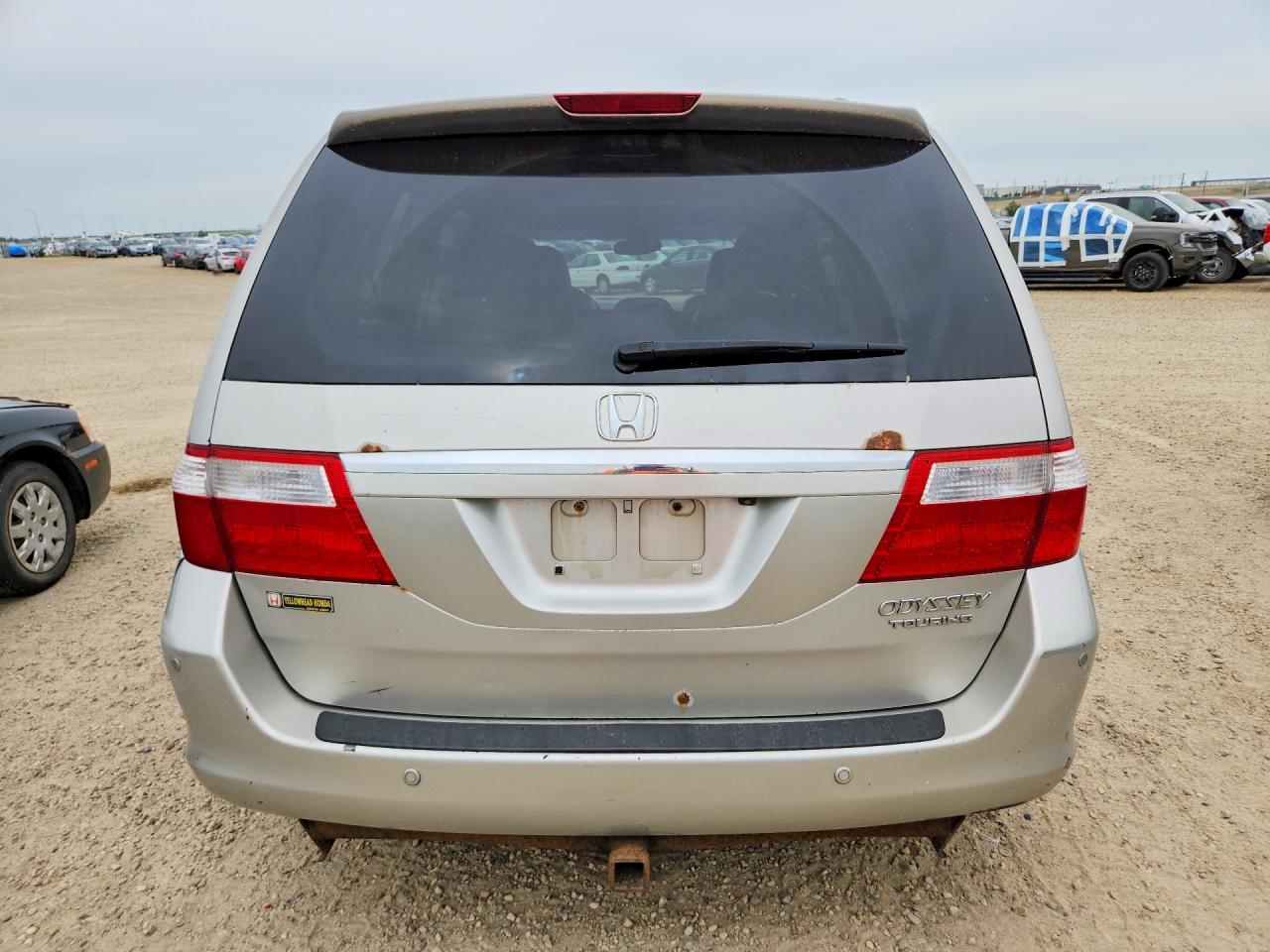 2005 Honda Odyssey Touring Silver vin: 5FNRL38875B500515