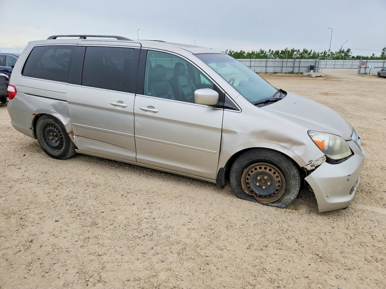 2005 Honda Odyssey Touring Silver vin: 5FNRL38875B500515