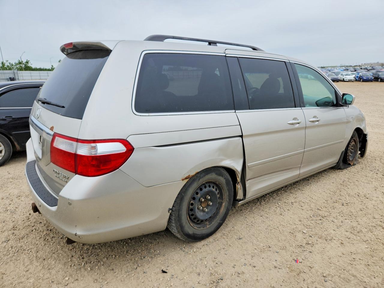 2005 Honda Odyssey Touring Silver vin: 5FNRL38875B500515