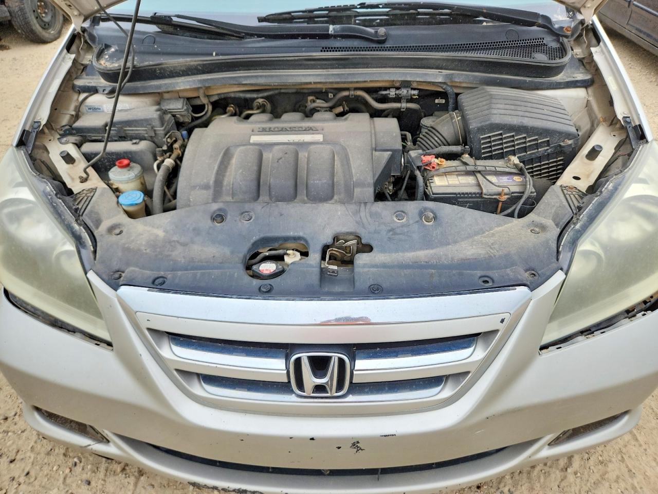 2005 Honda Odyssey Touring Silver vin: 5FNRL38875B500515