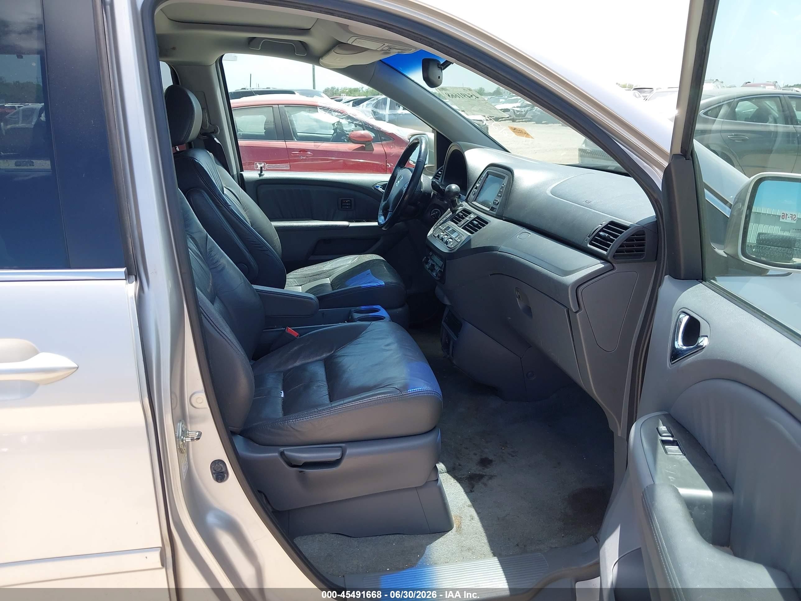2007 Honda Odyssey Touring Silver vin: 5FNRL38877B033728
