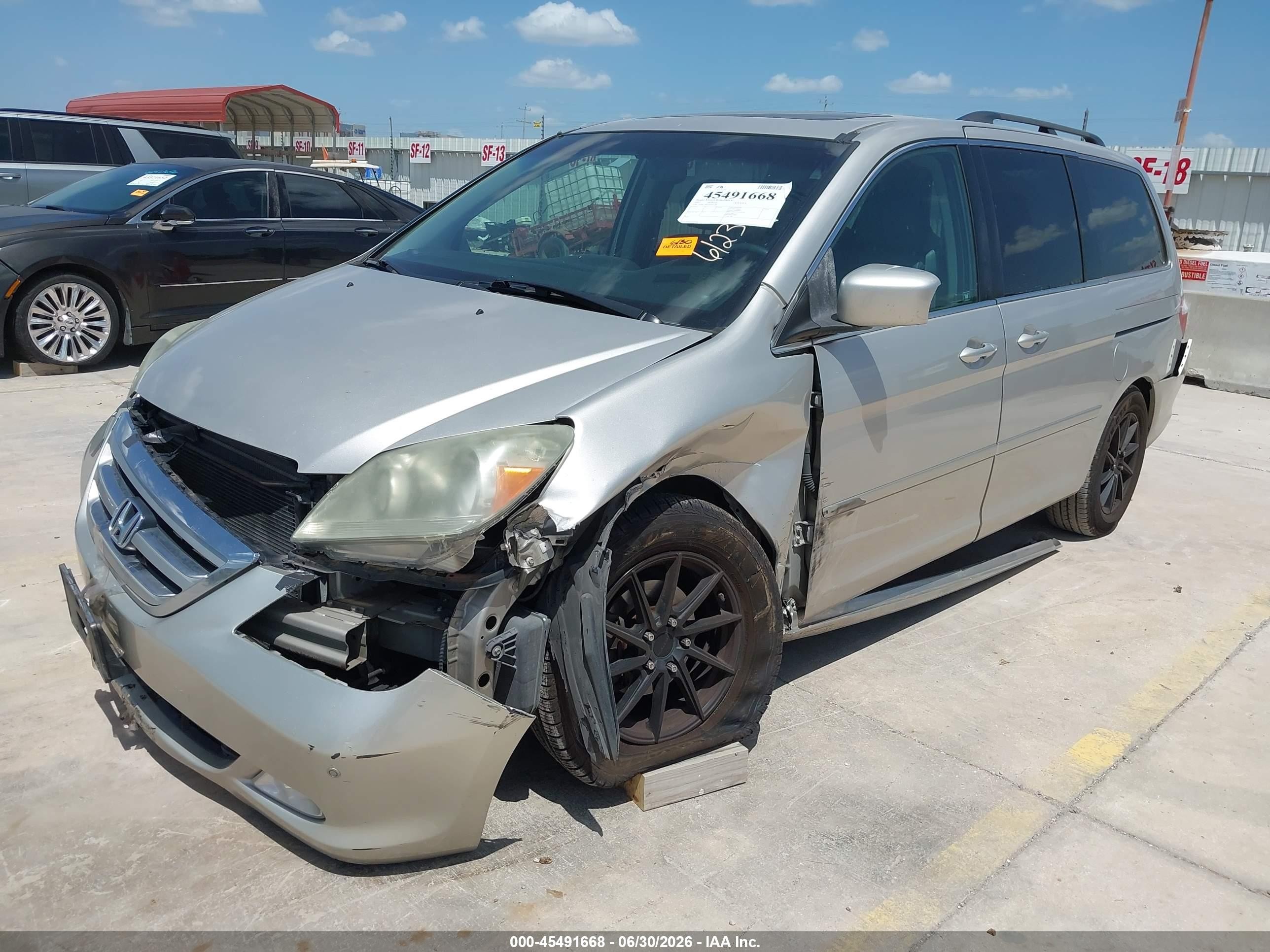 2007 Honda Odyssey Touring Silver vin: 5FNRL38877B033728
