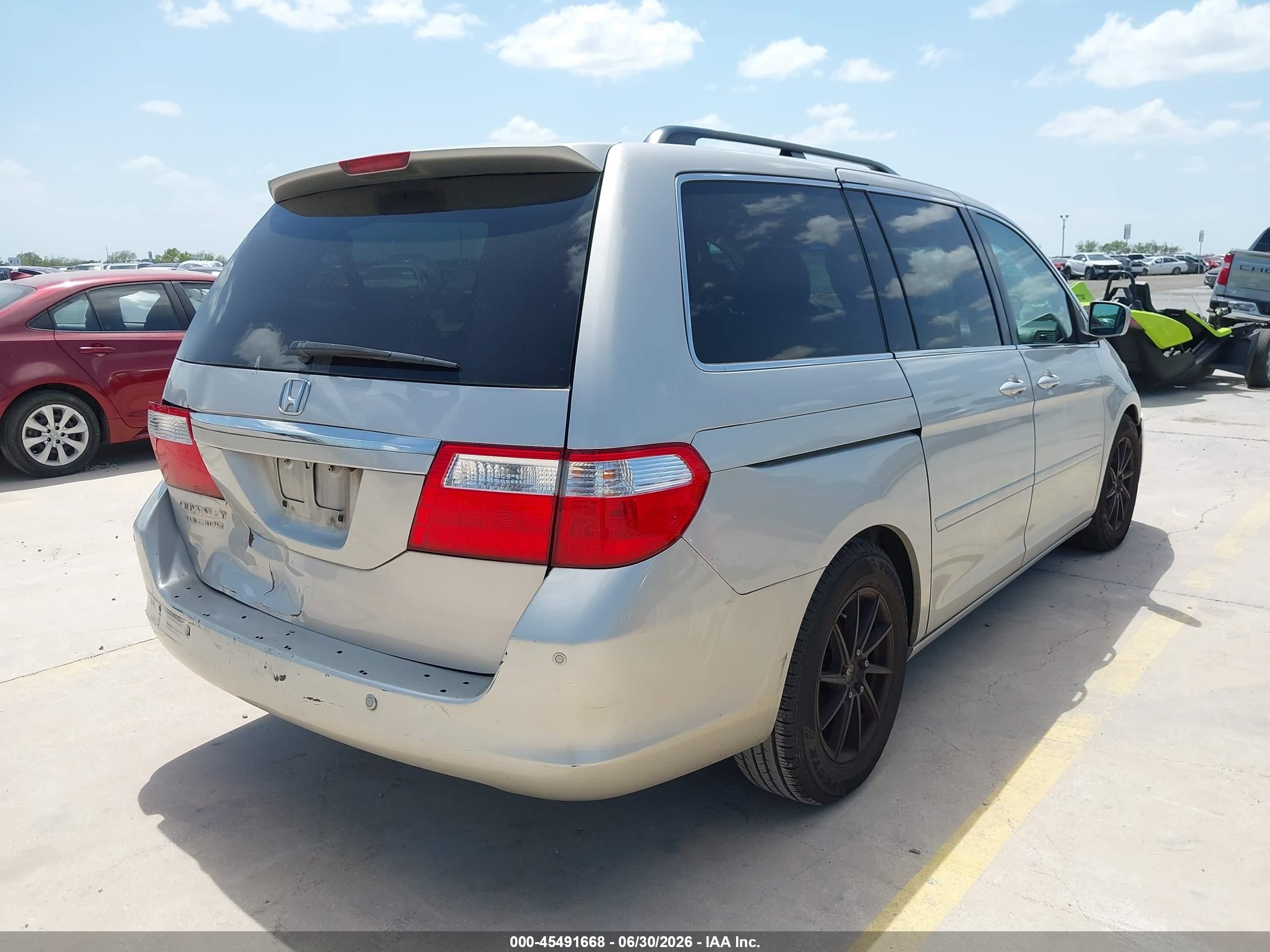 2007 Honda Odyssey Touring Silver vin: 5FNRL38877B033728