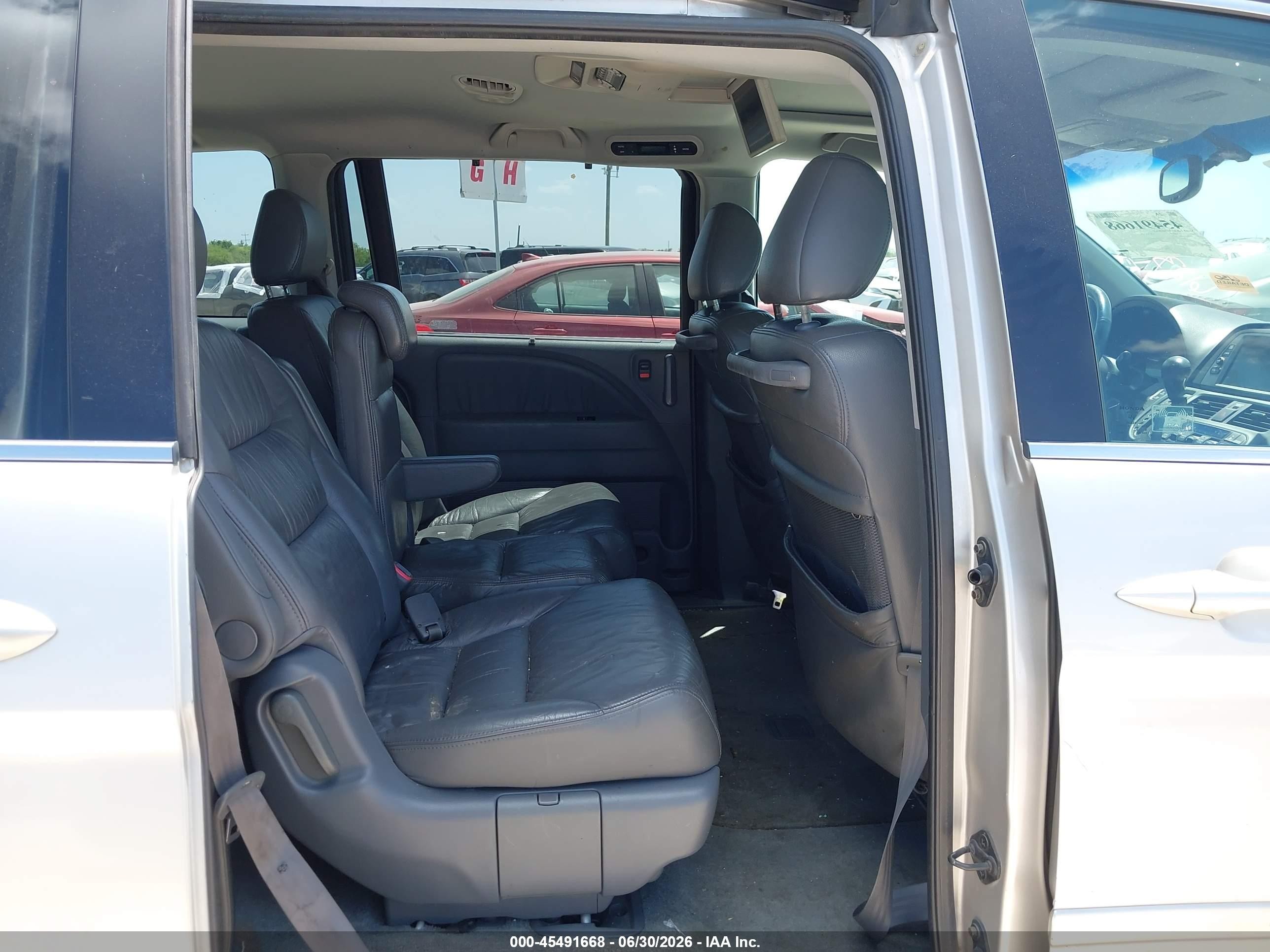 2007 Honda Odyssey Touring Silver vin: 5FNRL38877B033728