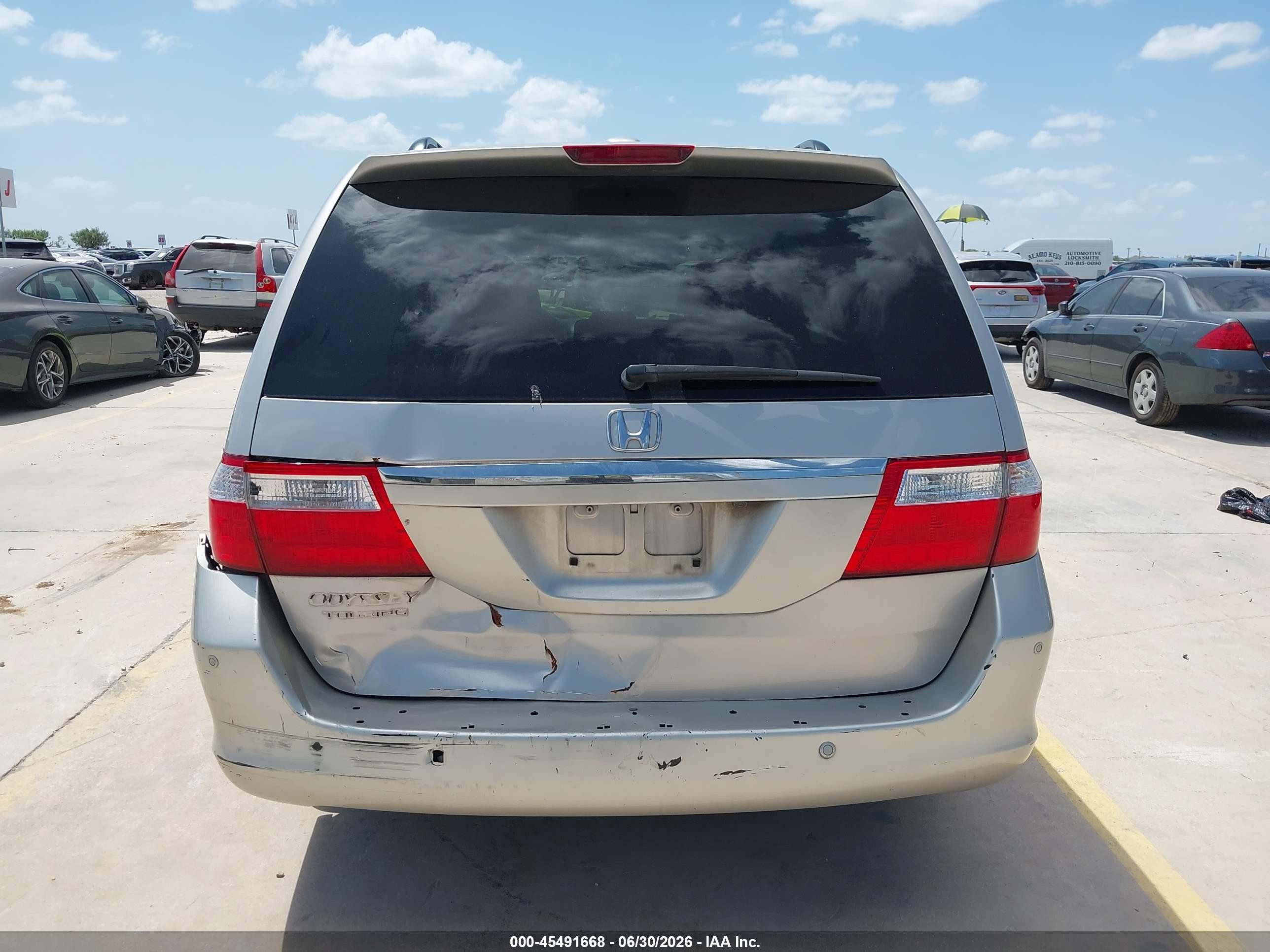 2007 Honda Odyssey Touring Silver vin: 5FNRL38877B033728