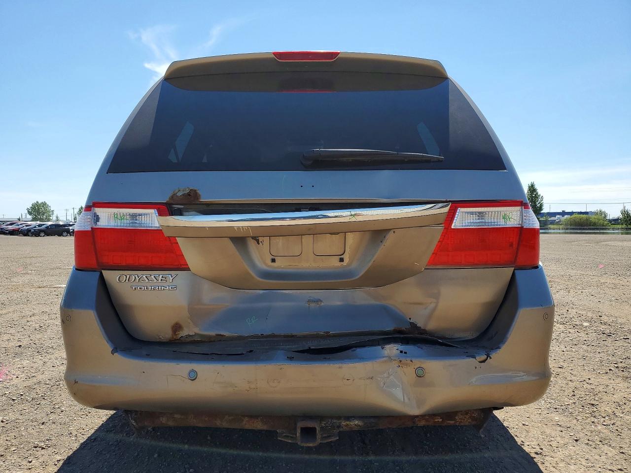2007 Honda Odyssey Touring Silver vin: 5FNRL38877B506818