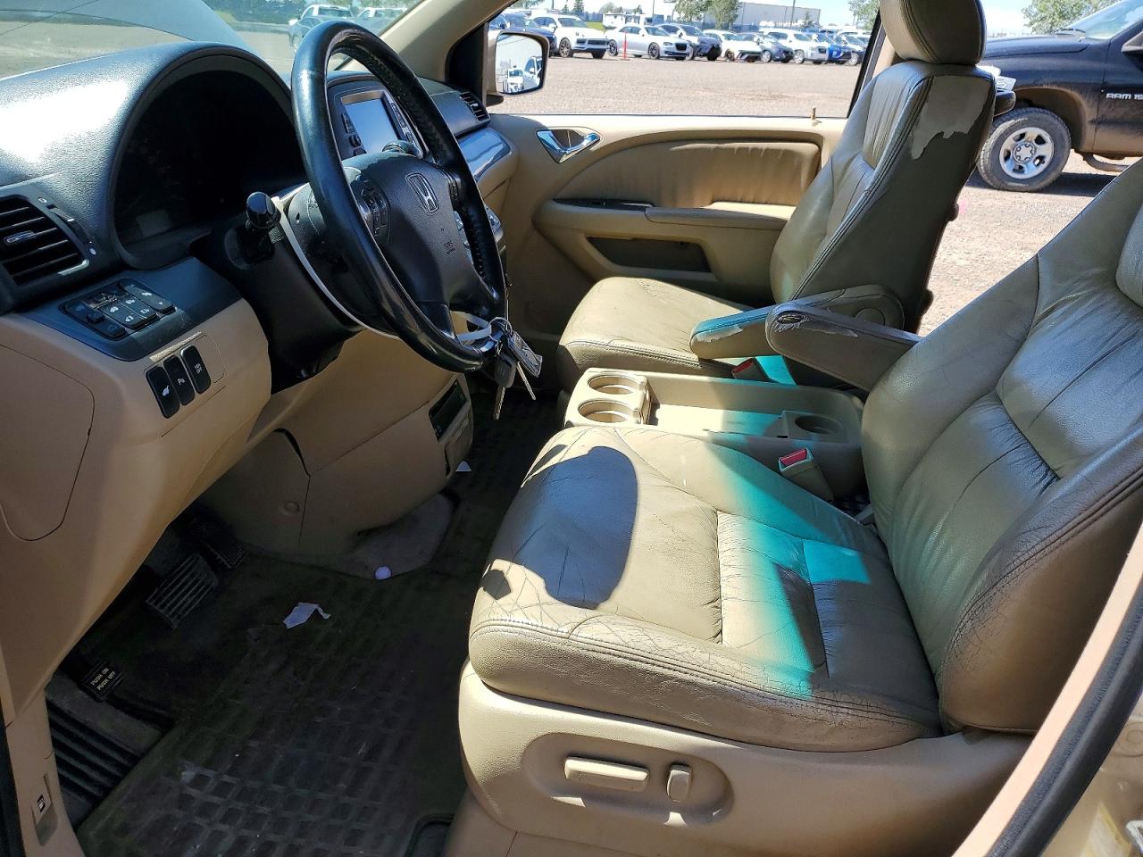 2007 Honda Odyssey Touring Silver vin: 5FNRL38877B506818