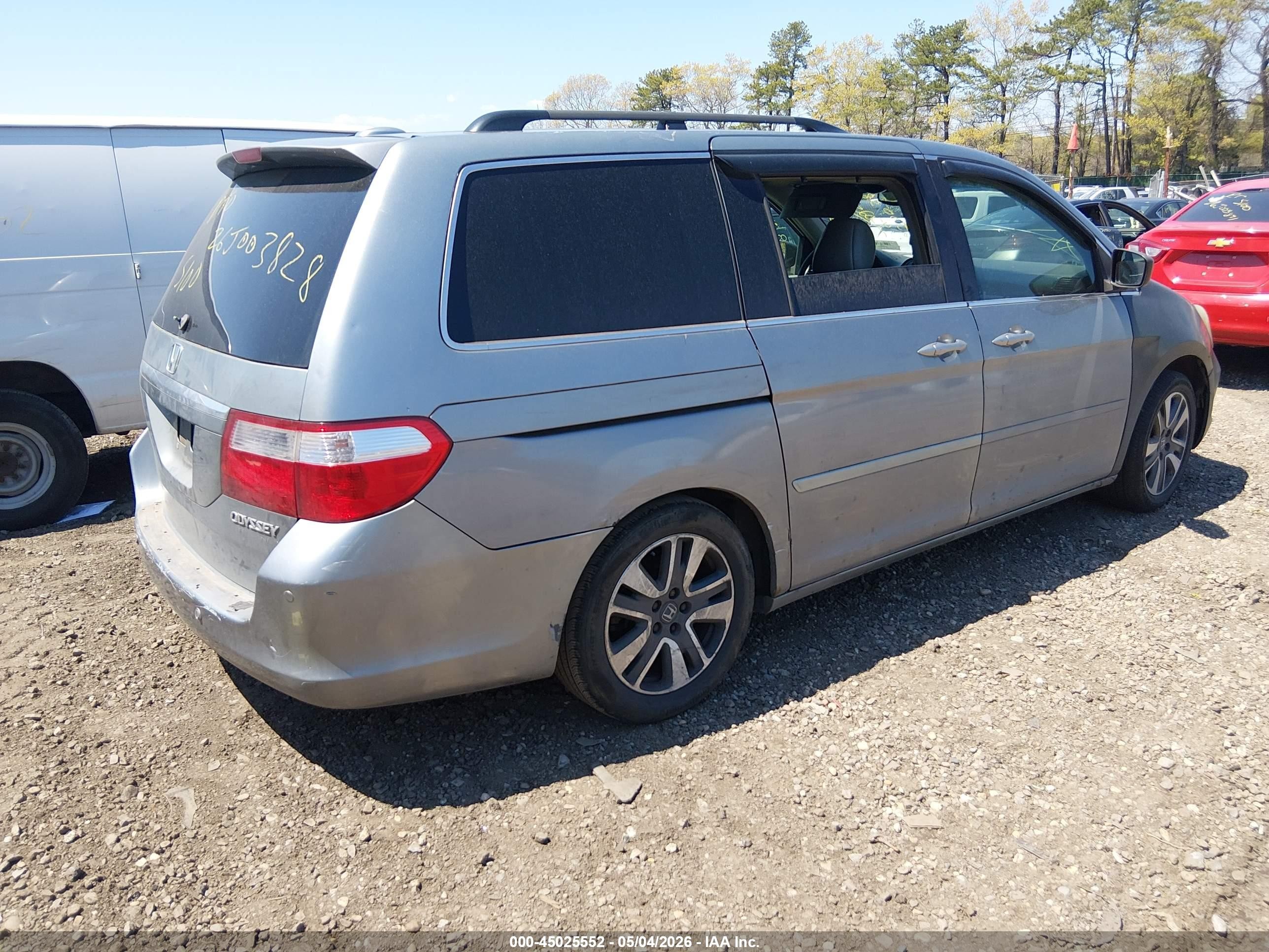 2005 Honda Odyssey Touring Gray vin: 5FNRL38885B077394