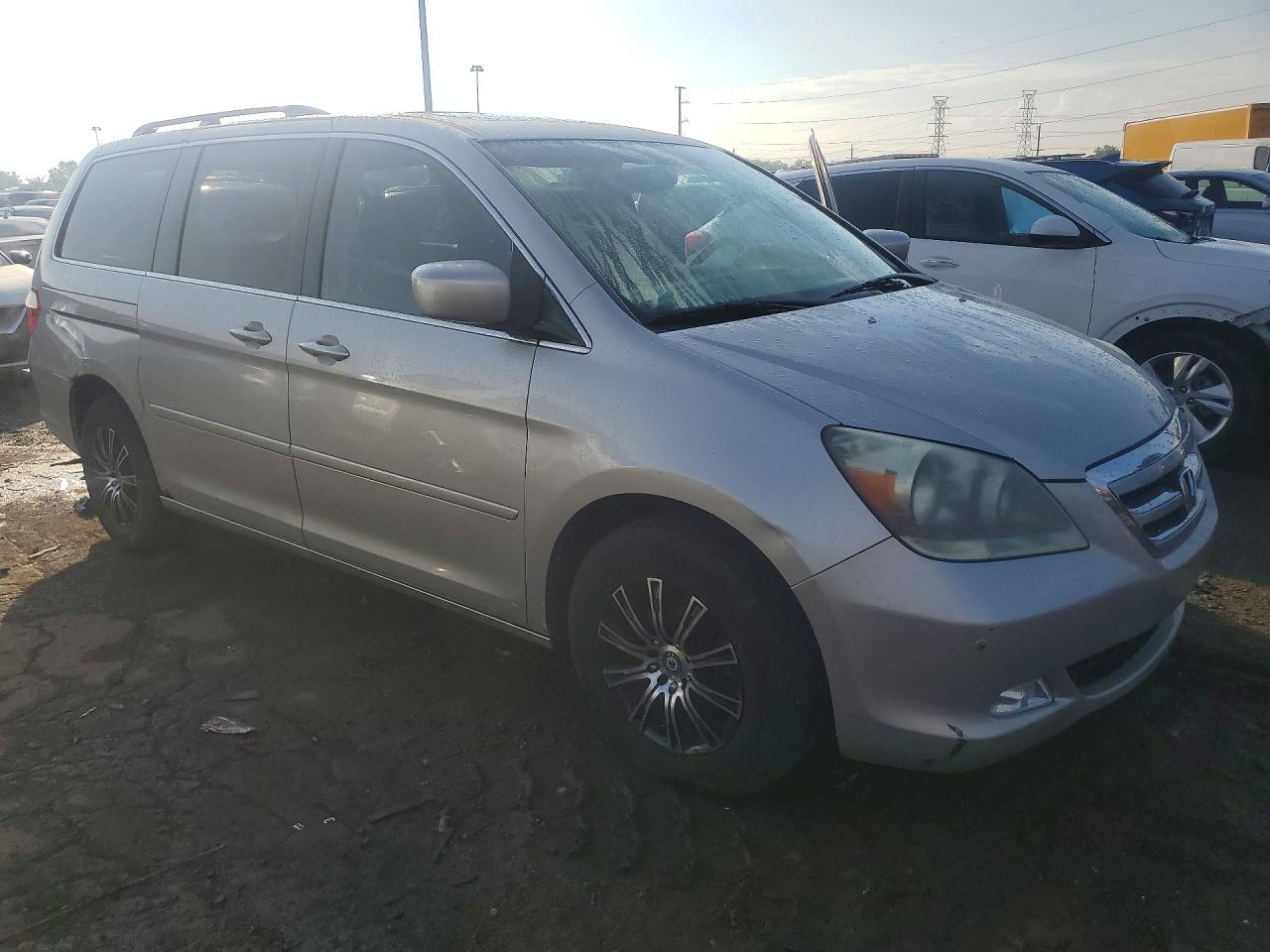 2005 Honda Odyssey Touring Silver vin: 5FNRL38885B097533