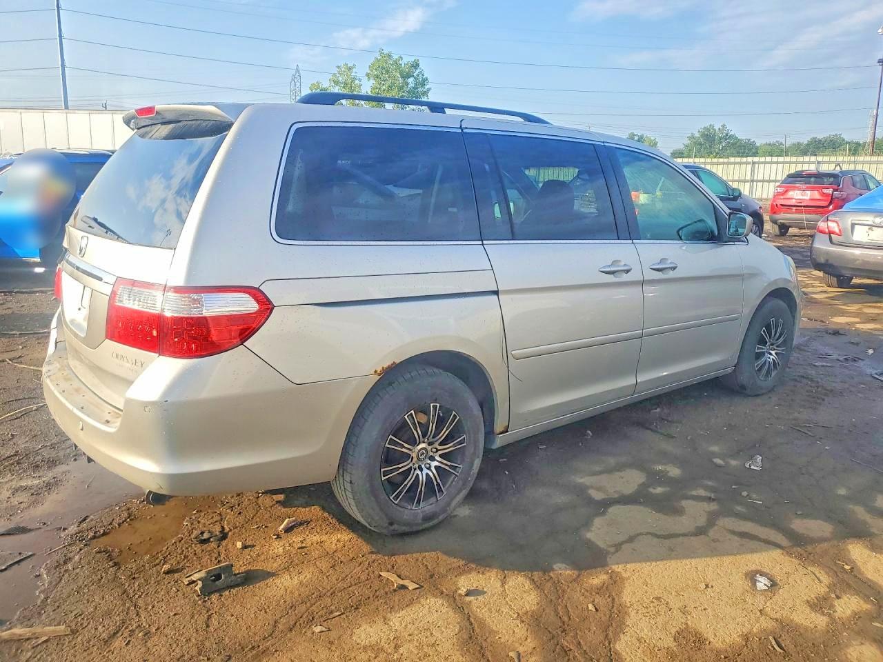 2005 Honda Odyssey Touring Silver vin: 5FNRL38885B097533
