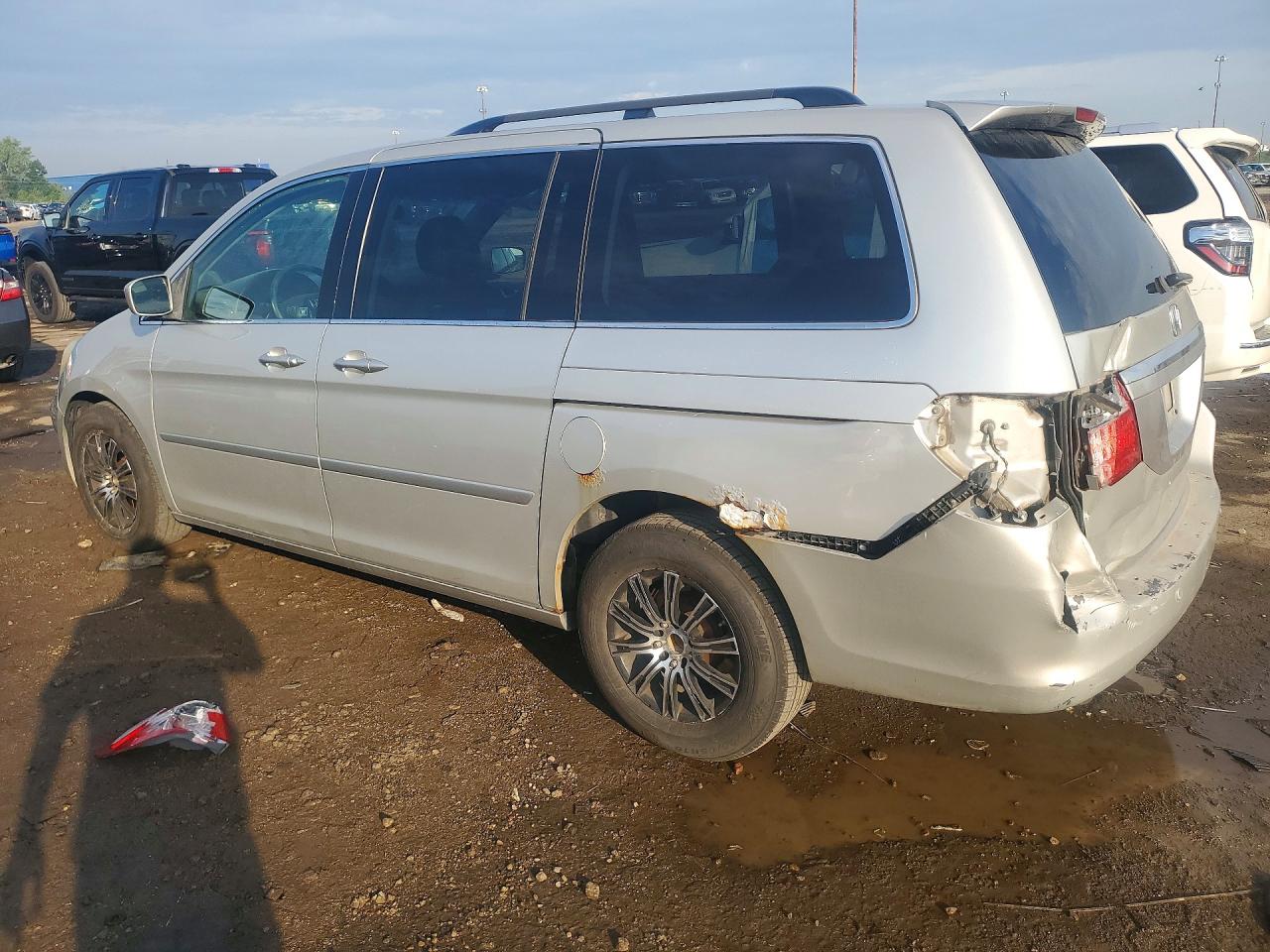 2005 Honda Odyssey Touring Silver vin: 5FNRL38885B097533