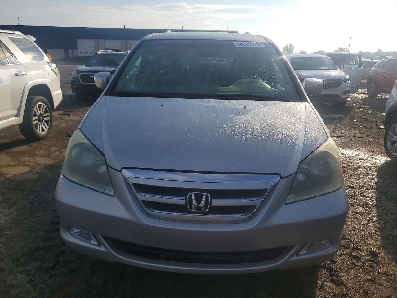 2005 Honda Odyssey Touring Silver vin: 5FNRL38885B097533