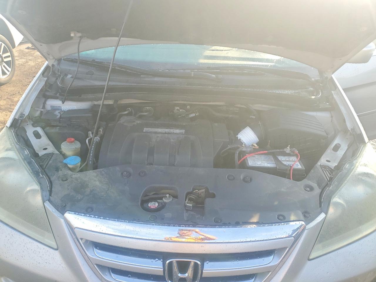 2005 Honda Odyssey Touring Silver vin: 5FNRL38885B097533