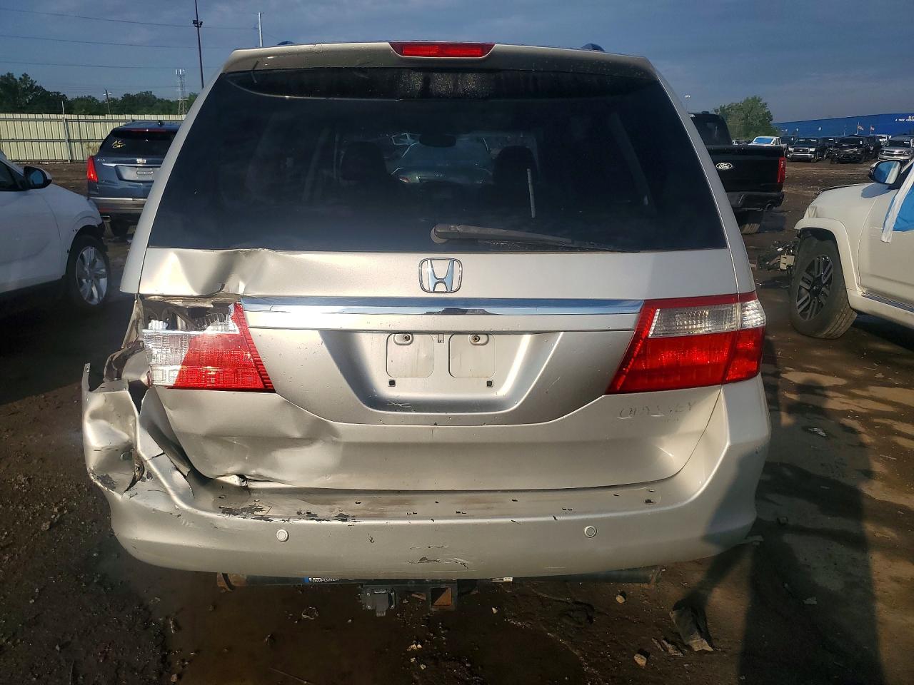 2005 Honda Odyssey Touring Silver vin: 5FNRL38885B097533