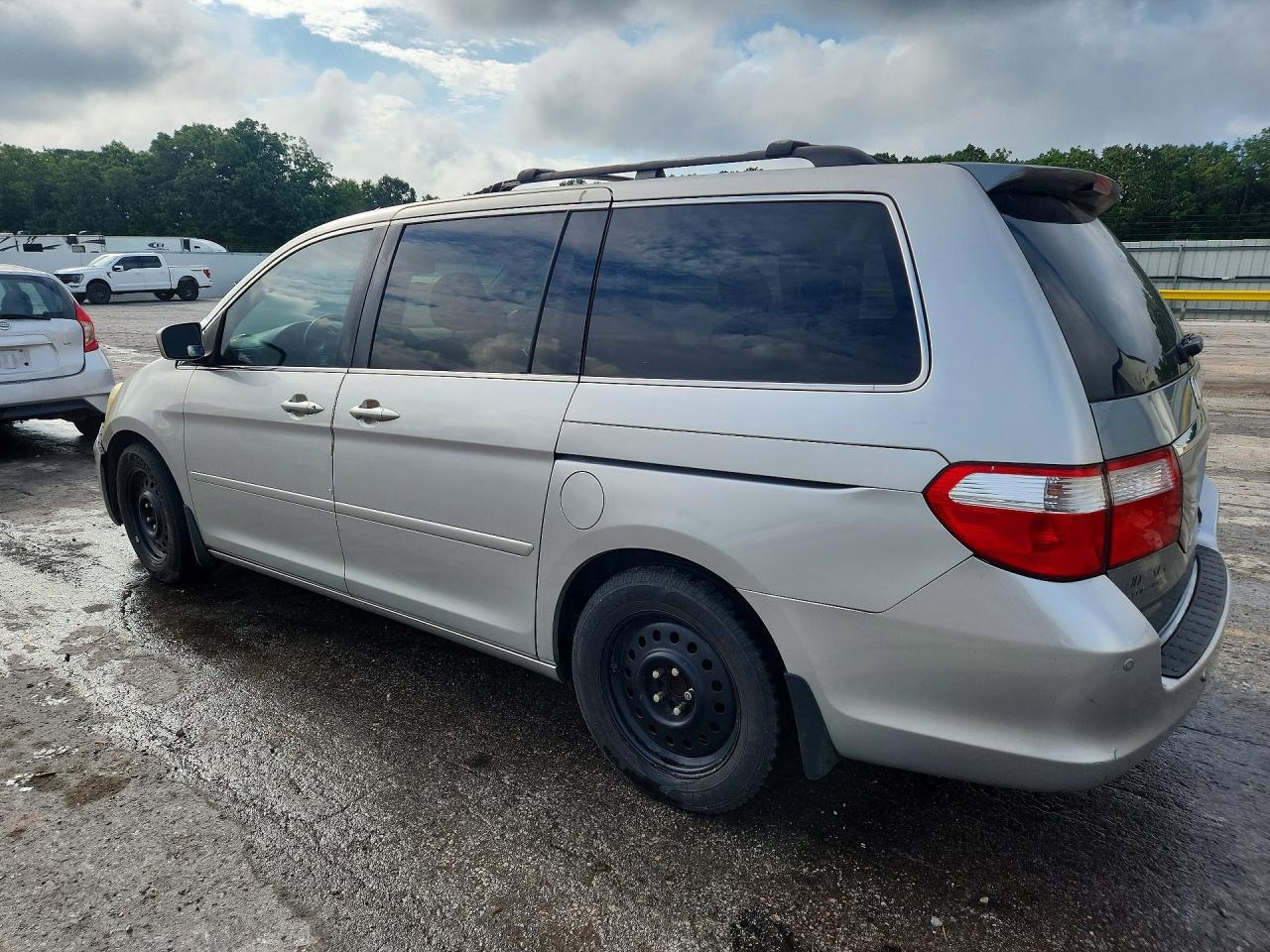 2007 Honda Odyssey Touring Silver vin: 5FNRL38887B079696