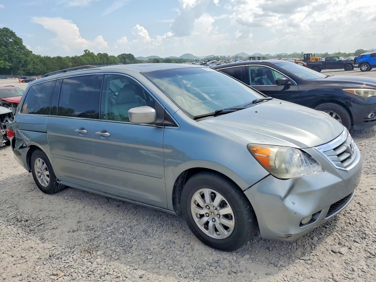 2008 Honda Odyssey Touring Silver vin: 5FNRL38888B000299