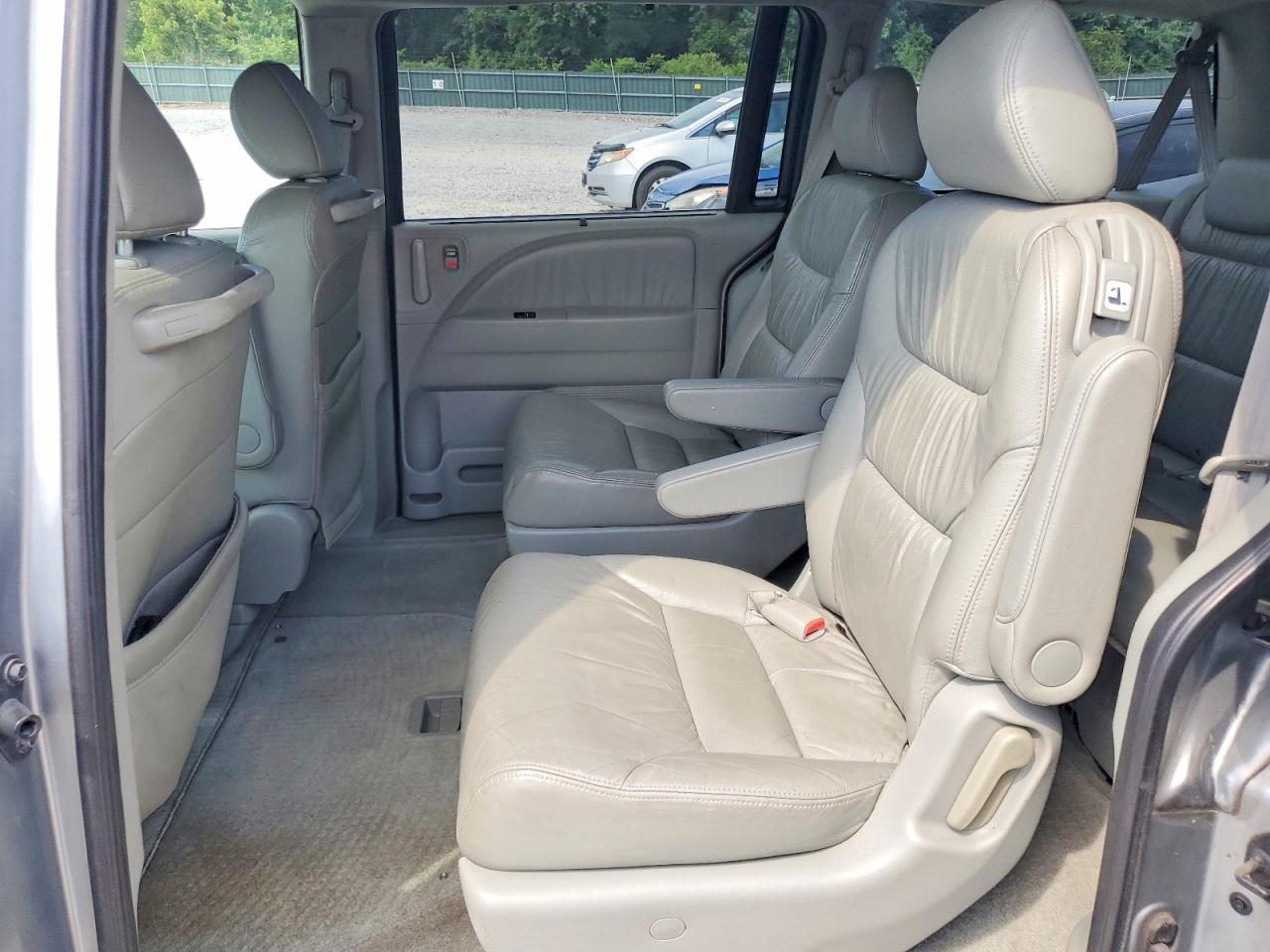 2008 Honda Odyssey Touring Silver vin: 5FNRL38888B000299
