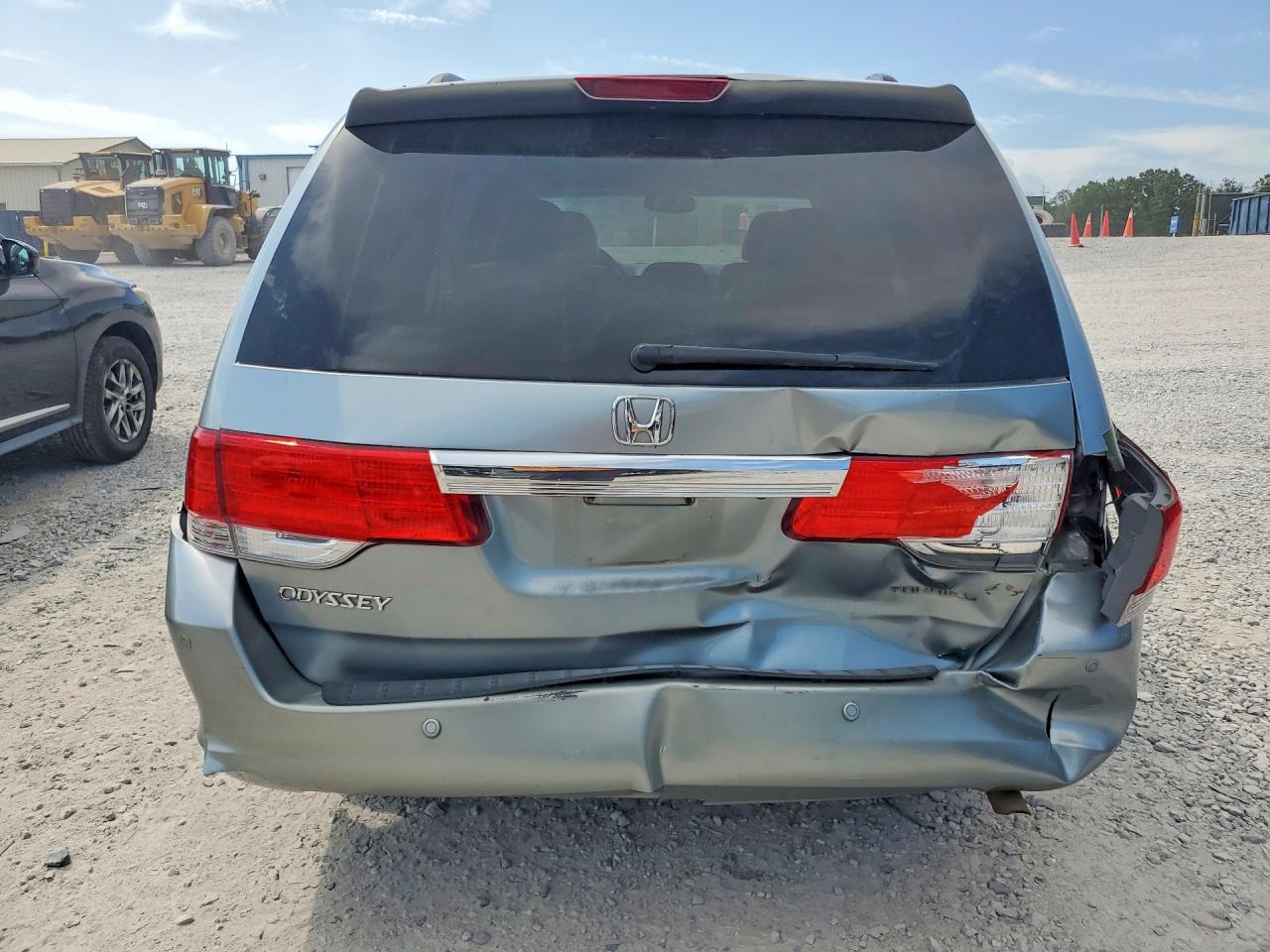 2008 Honda Odyssey Touring Silver vin: 5FNRL38888B000299