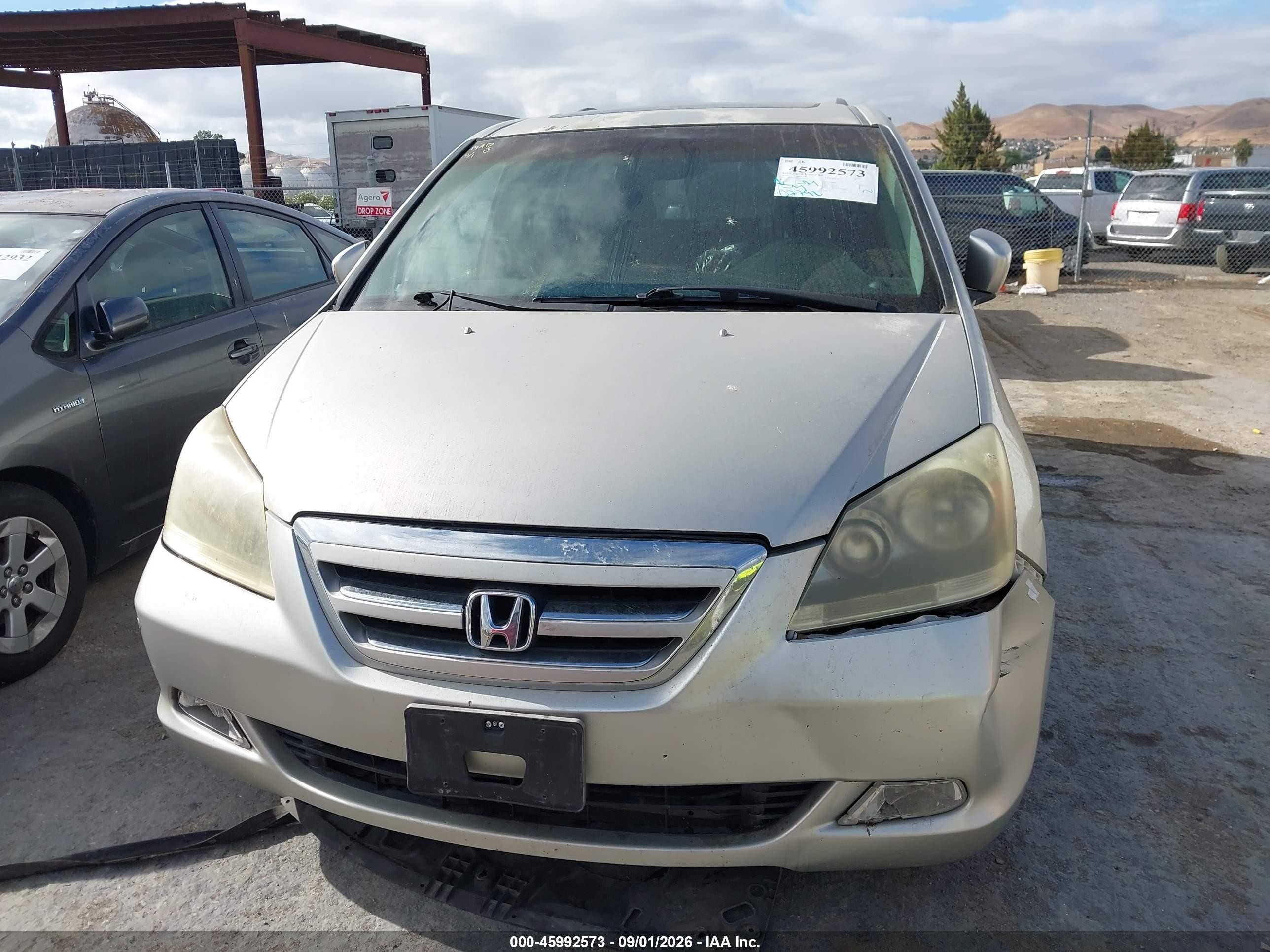 2005 Honda Odyssey Touring Silver vin: 5FNRL38895B008343