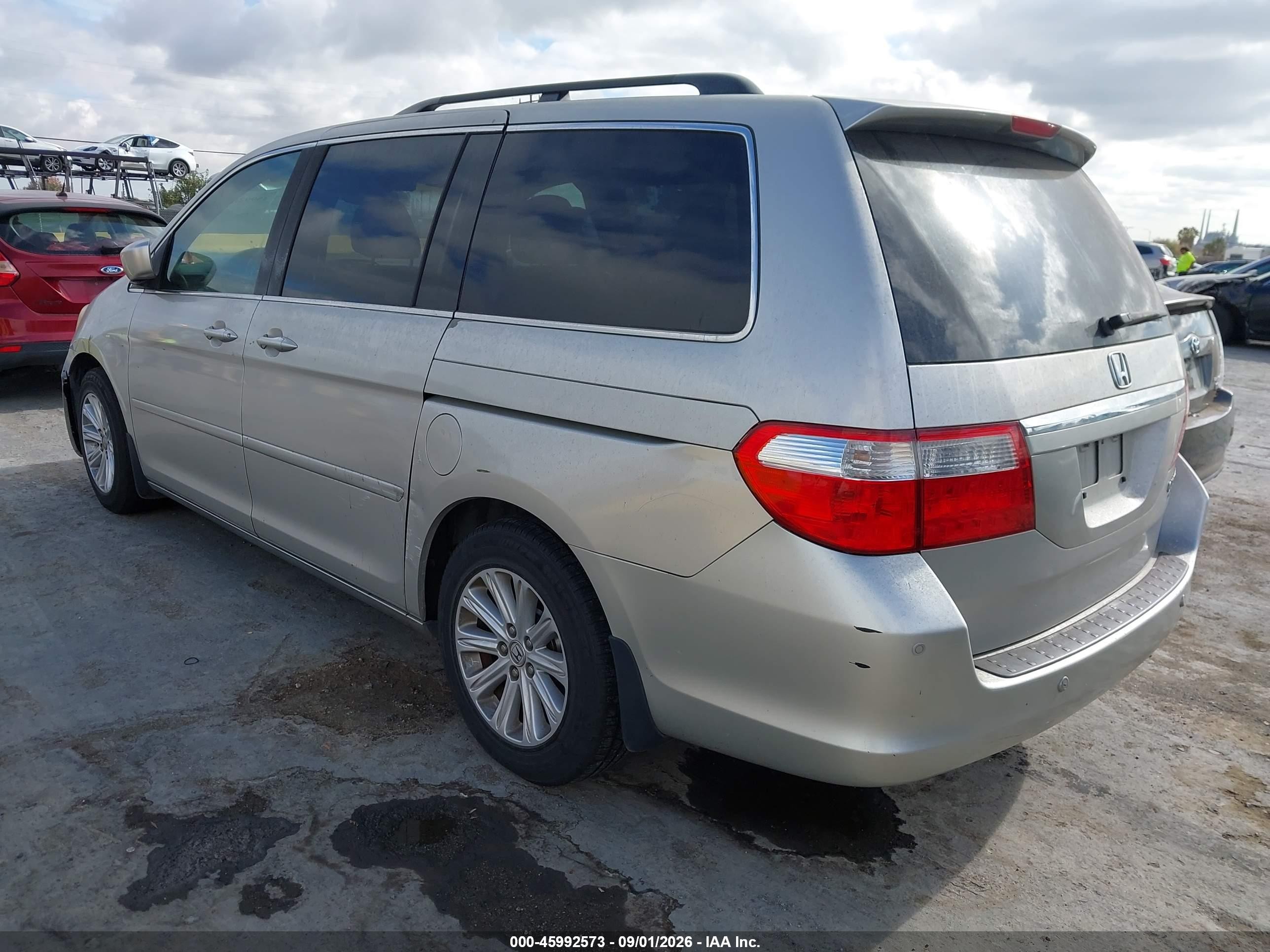 2005 Honda Odyssey Touring Silver vin: 5FNRL38895B008343
