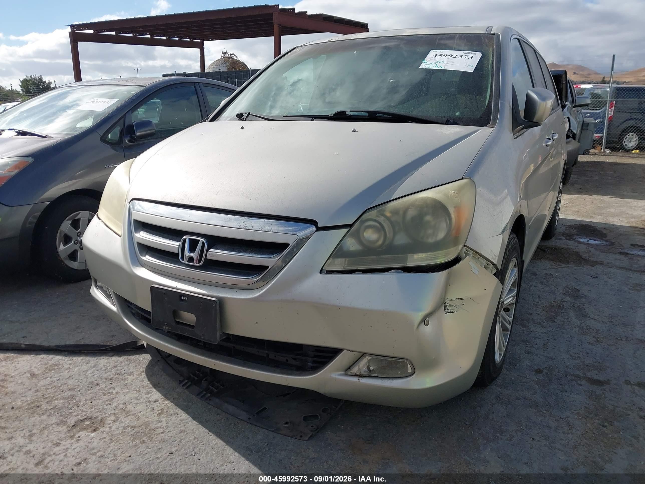 2005 Honda Odyssey Touring Silver vin: 5FNRL38895B008343