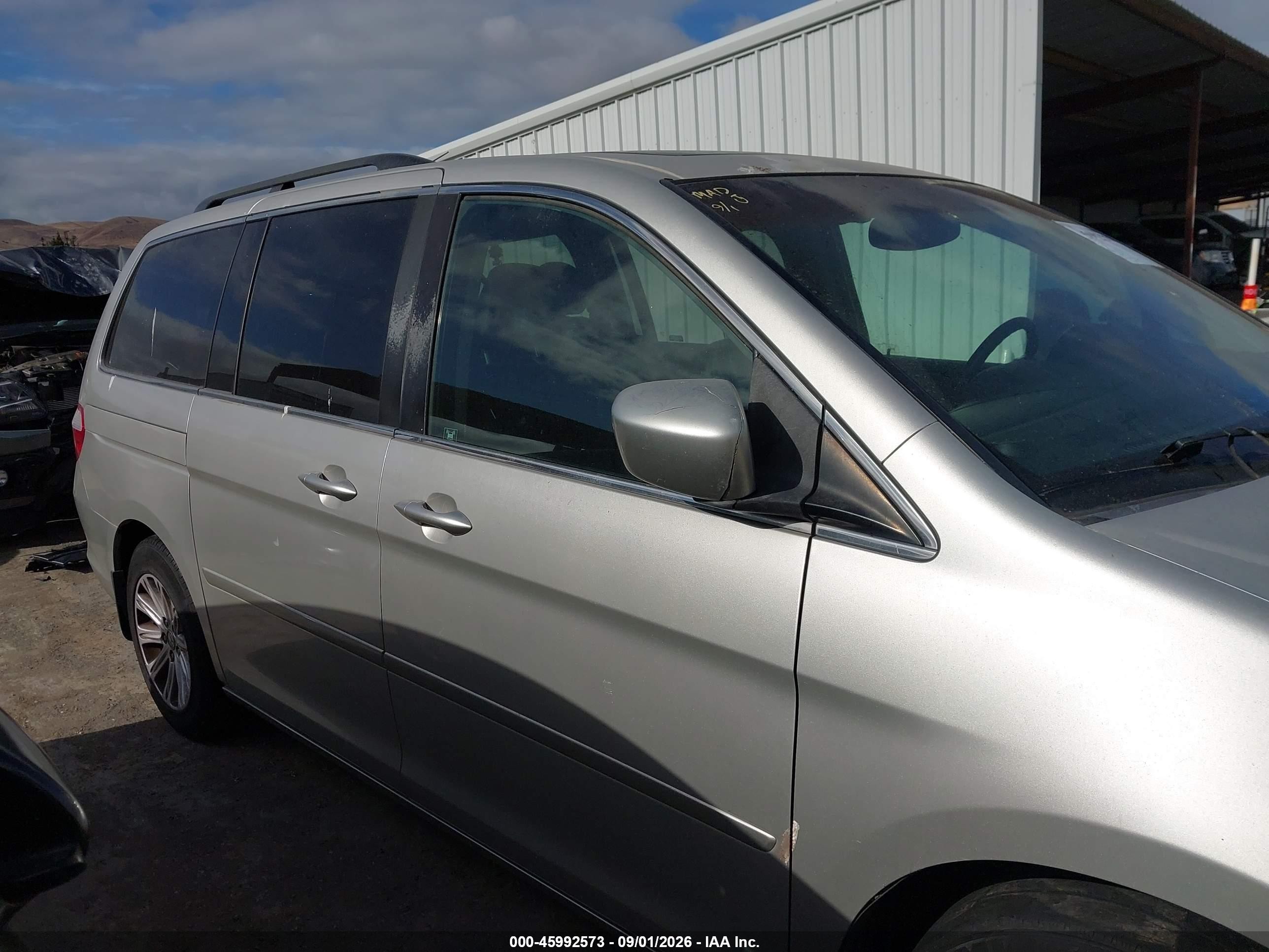 2005 Honda Odyssey Touring Silver vin: 5FNRL38895B008343